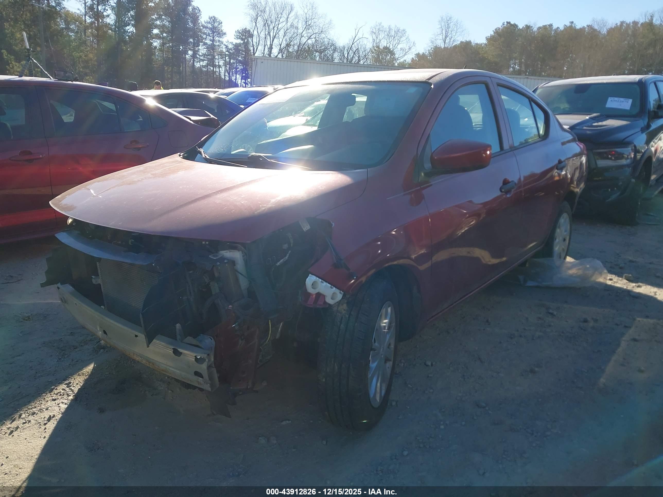 NISSAN VERSA image 2