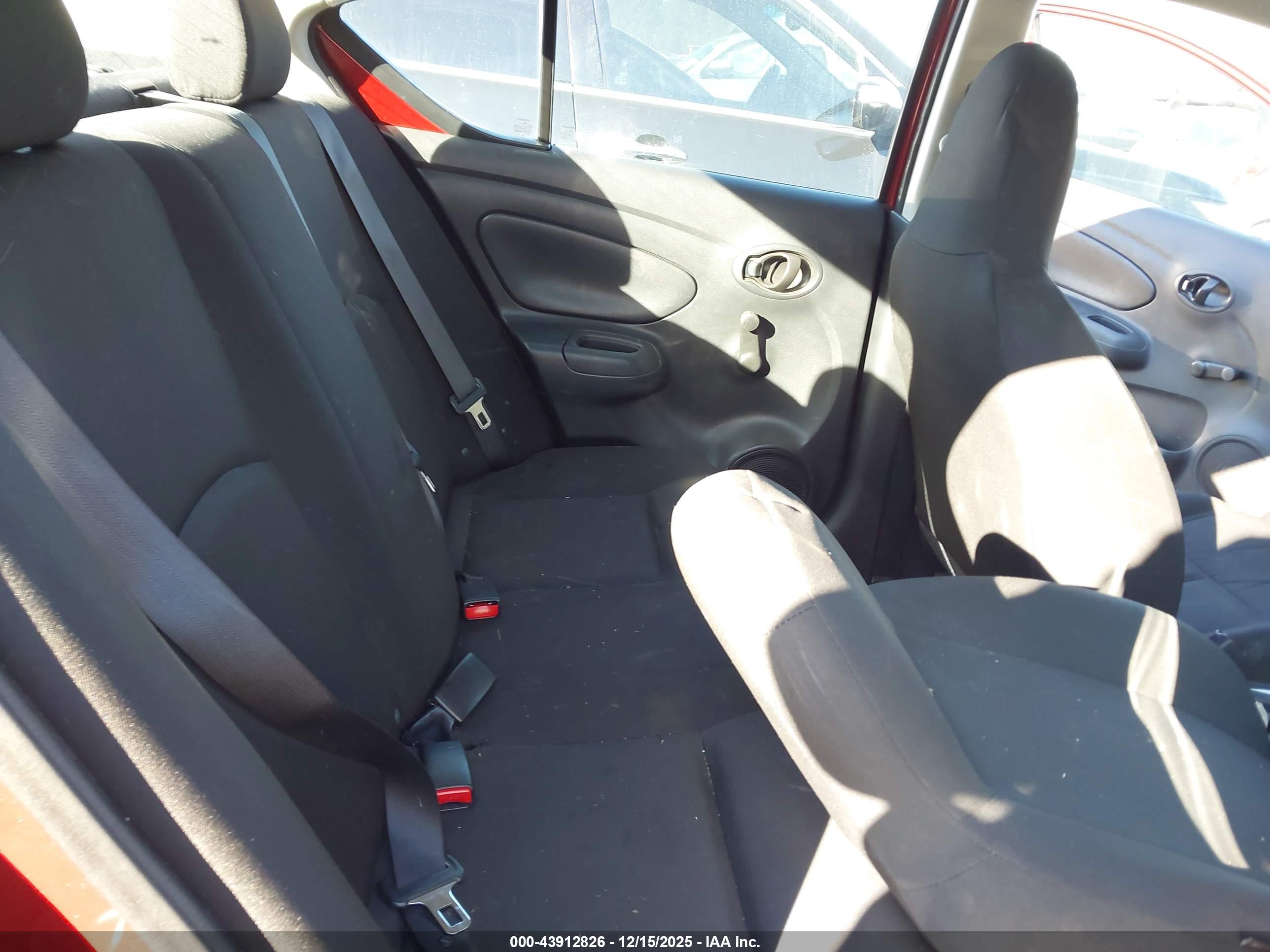 NISSAN VERSA image 8