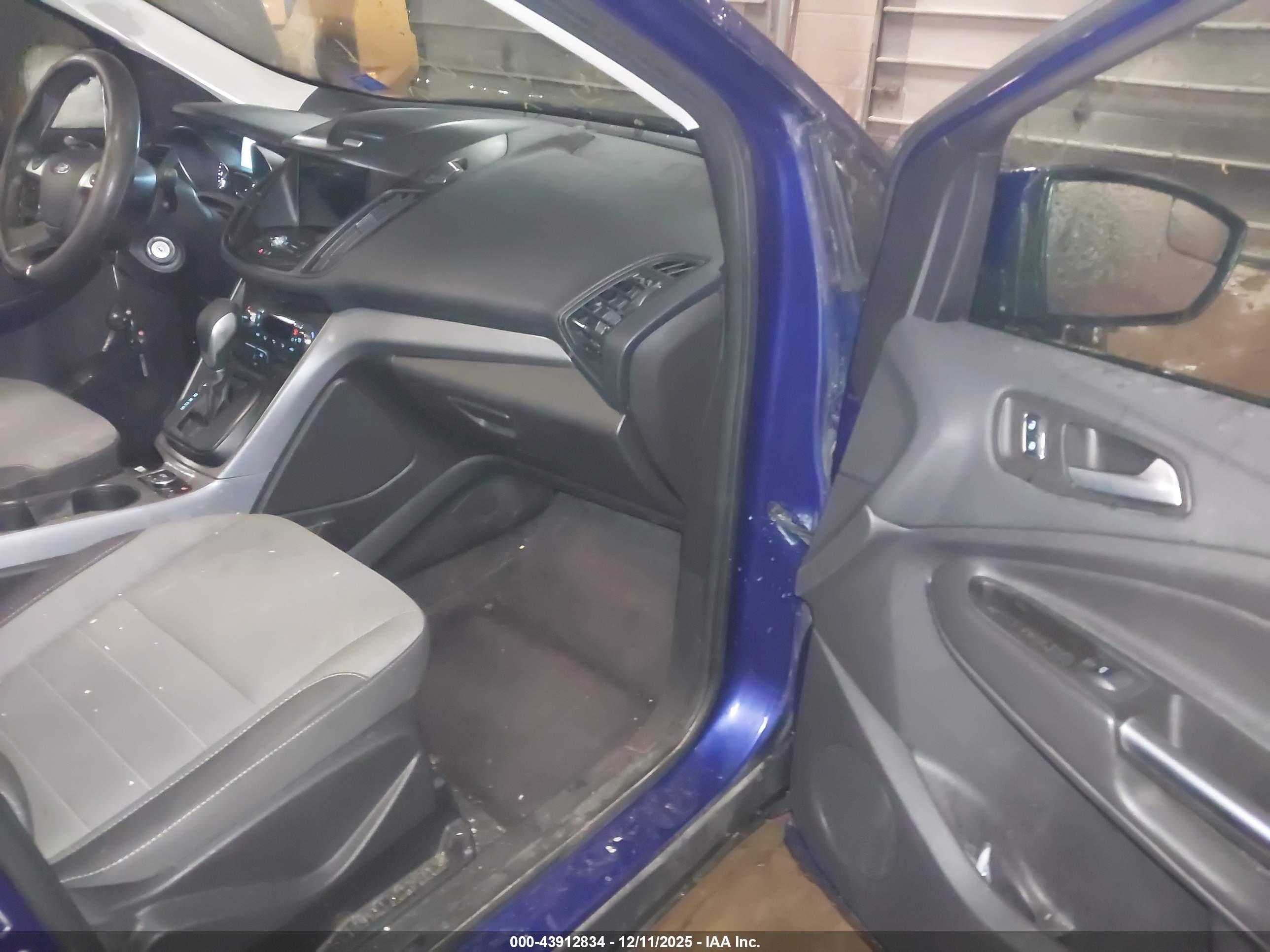 FORD ESCAPE image 5