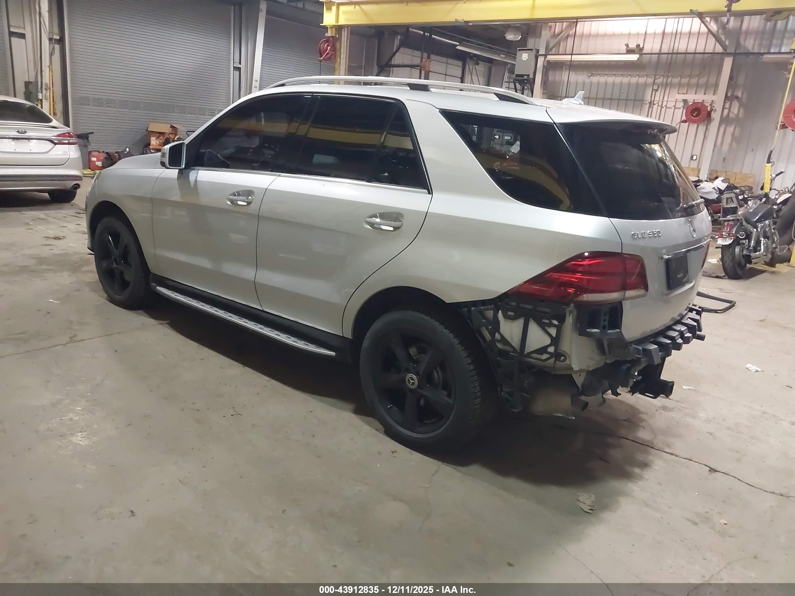 MERCEDES-BENZ GLE image 3