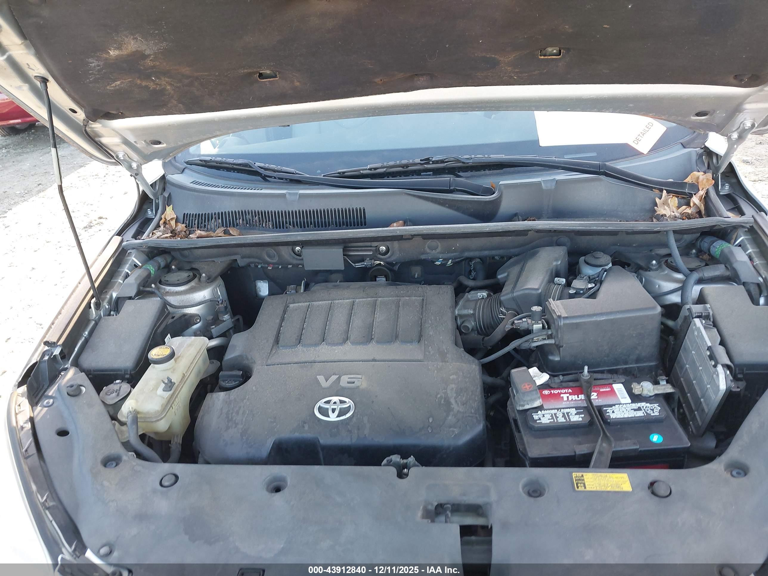 TOYOTA RAV4 image 10