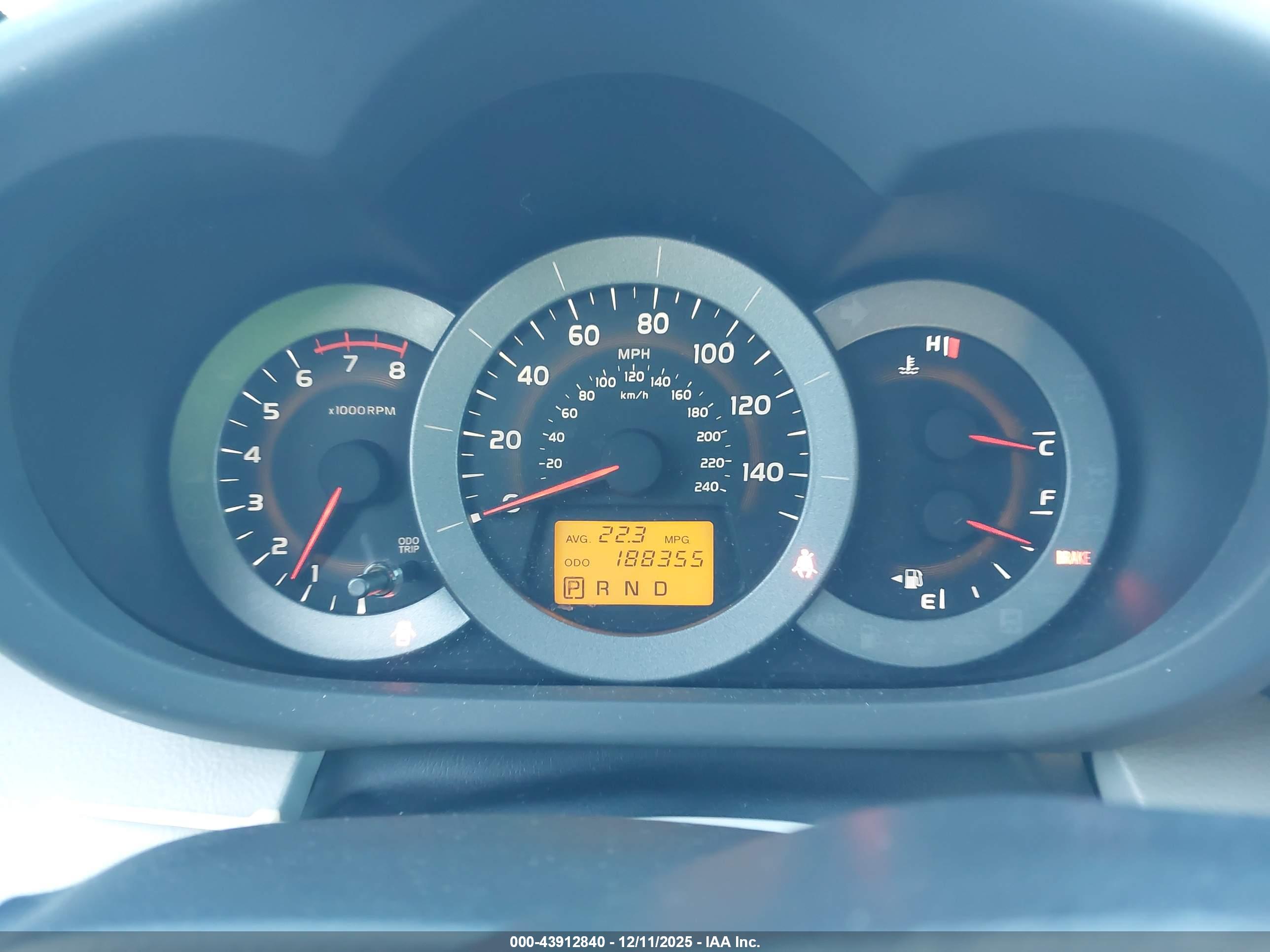 TOYOTA RAV4 image 7