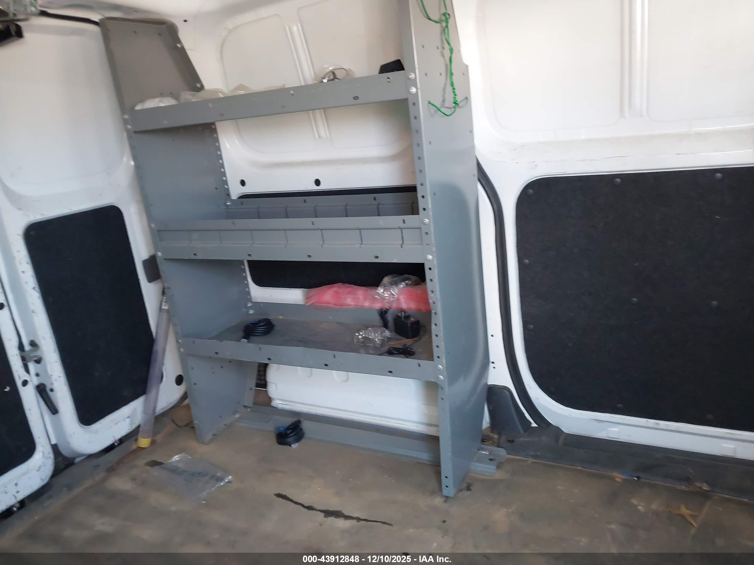 NISSAN NV200 image 8