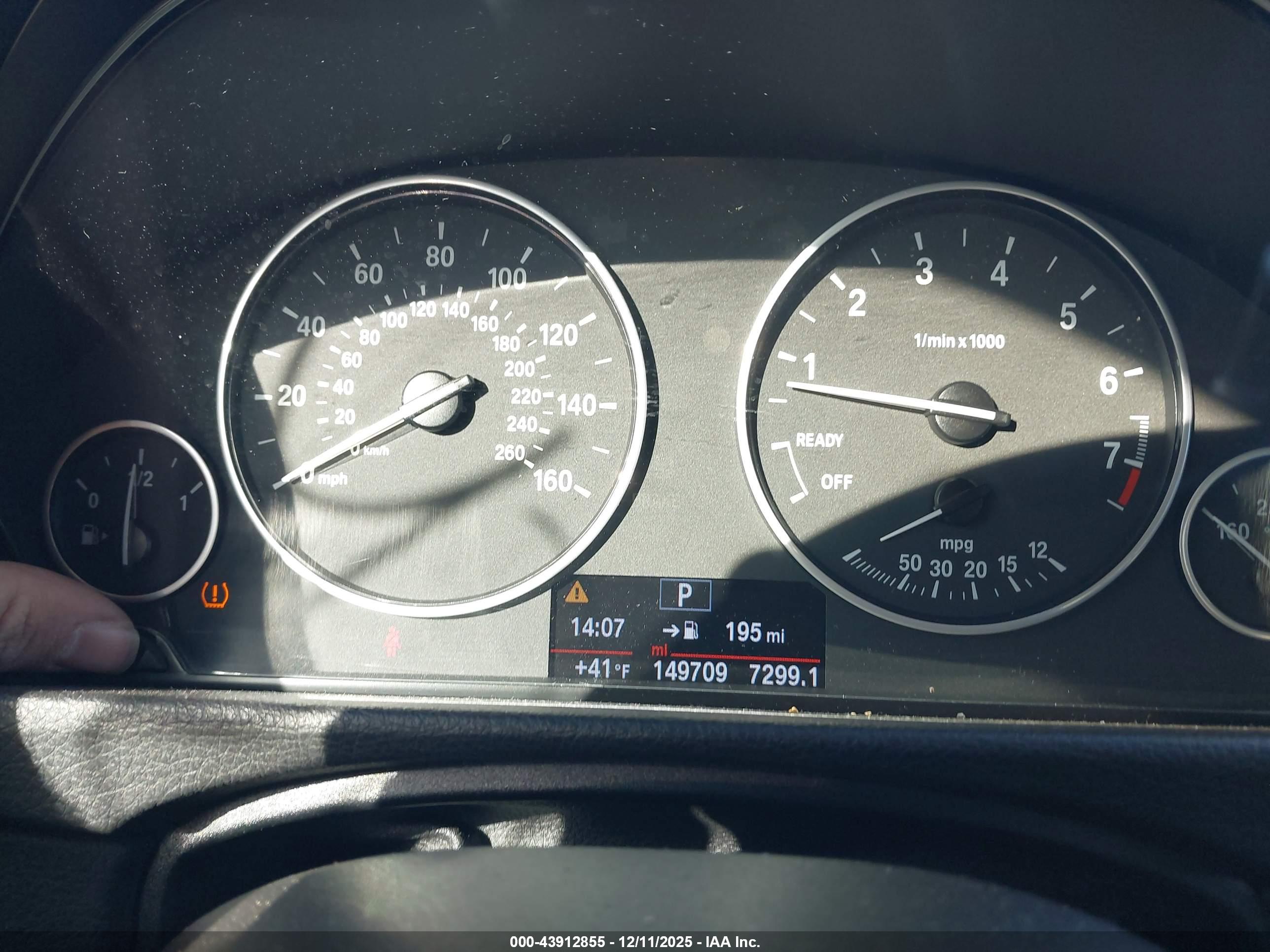 BMW 320I image 7