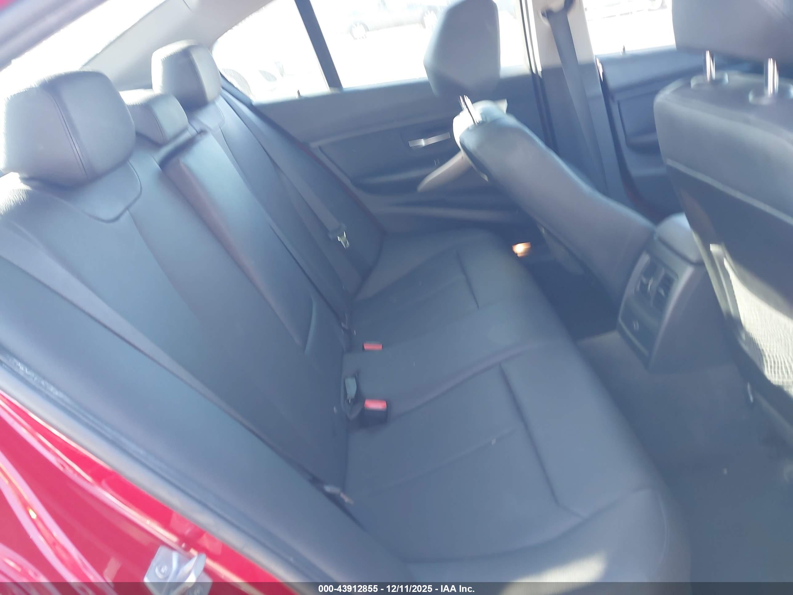 BMW 320I image 8