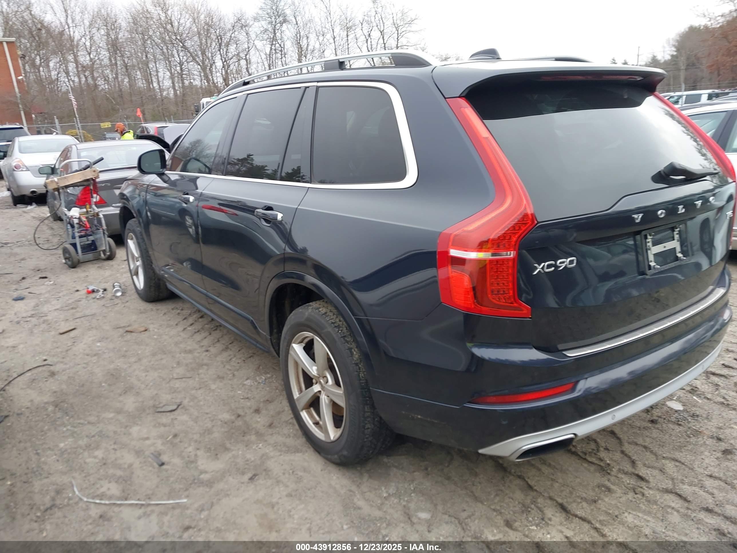 VOLVO XC90 image 3