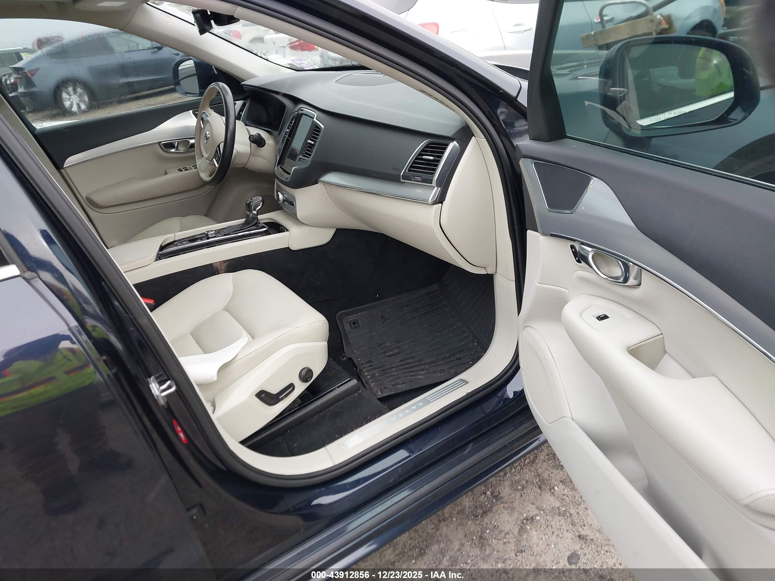 VOLVO XC90 image 5