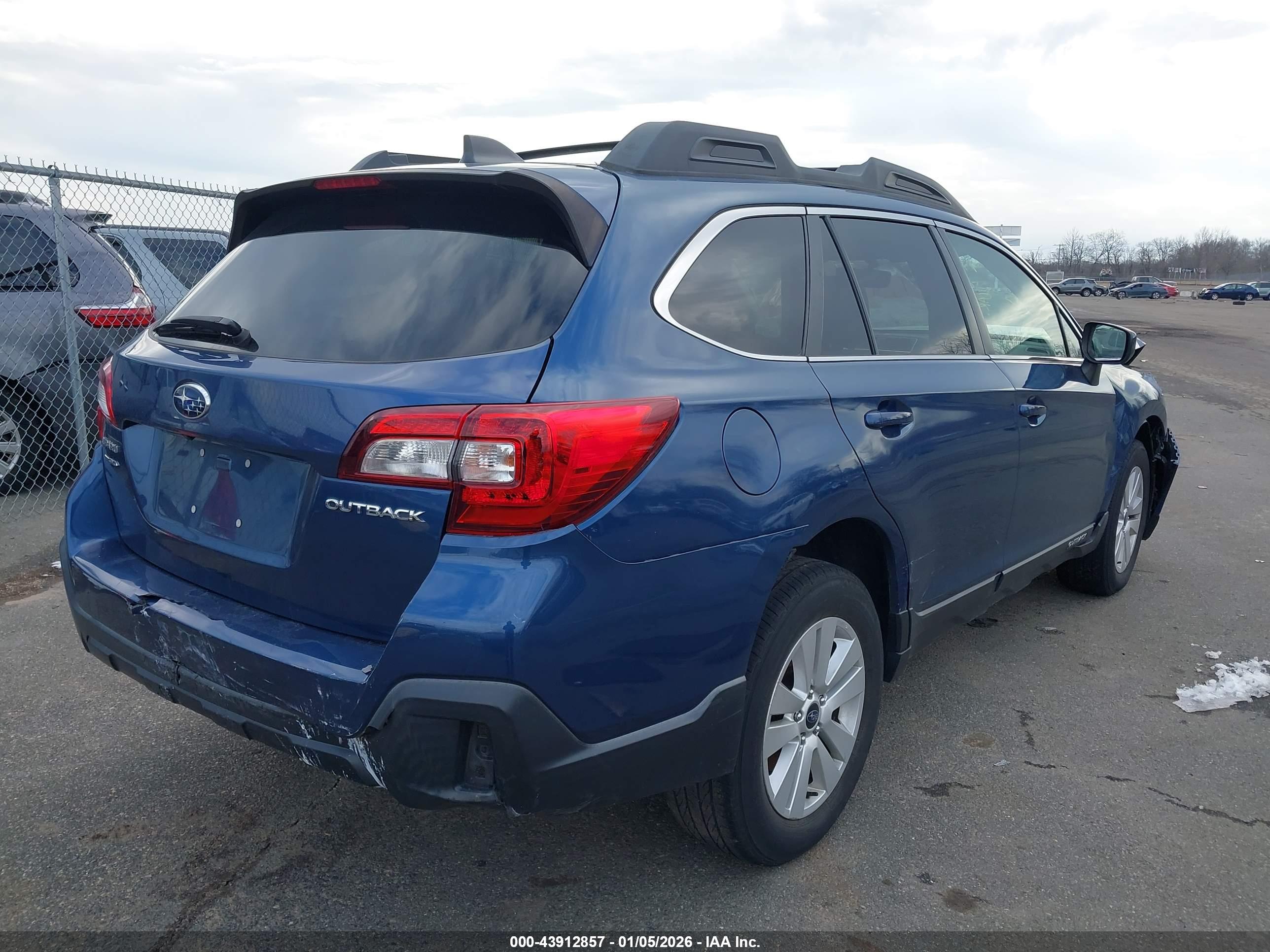 SUBARU OUTBACK image 4