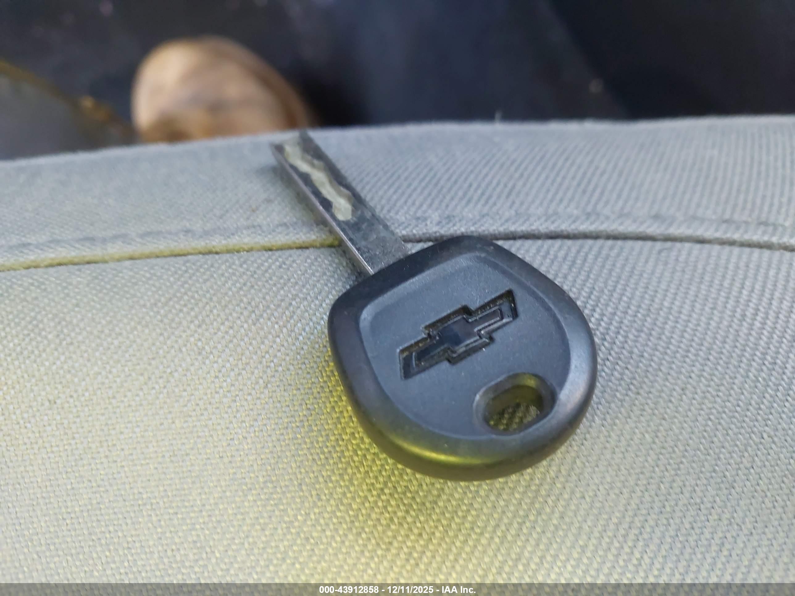 CHEVROLET COLORADO image 11