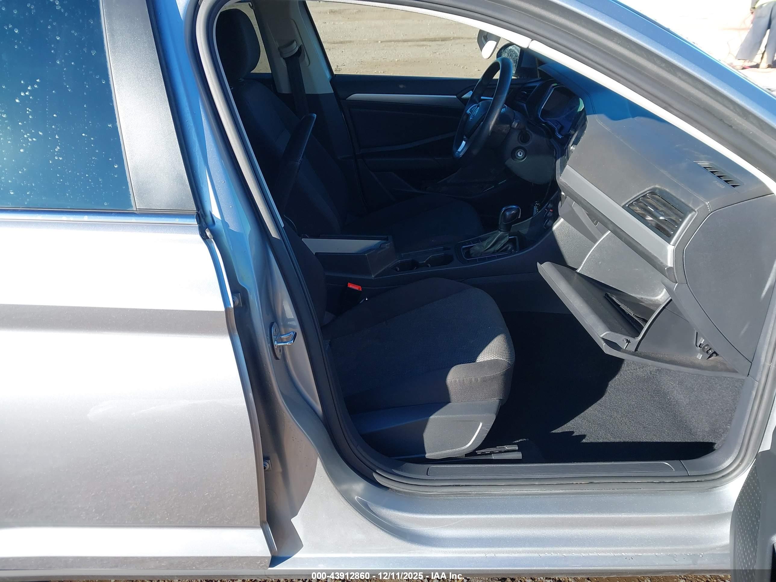 VOLKSWAGEN JETTA image 5