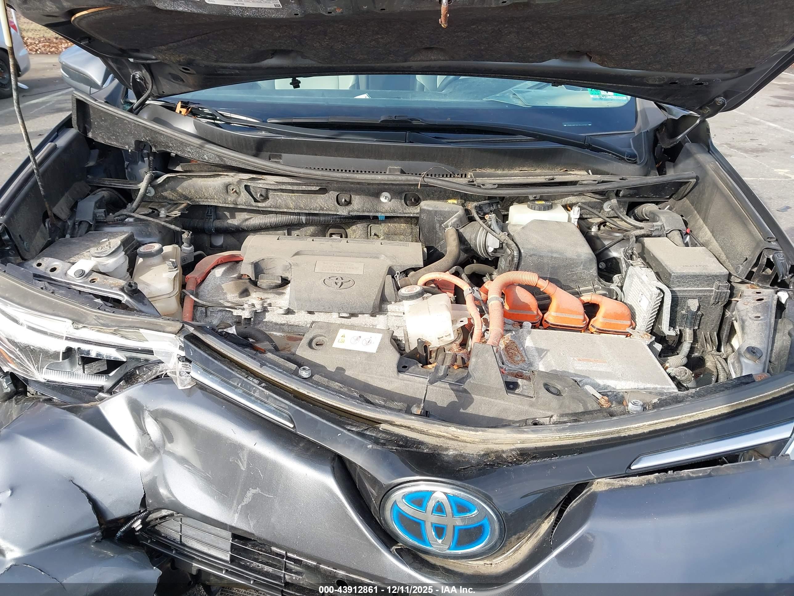 TOYOTA RAV4 image 10