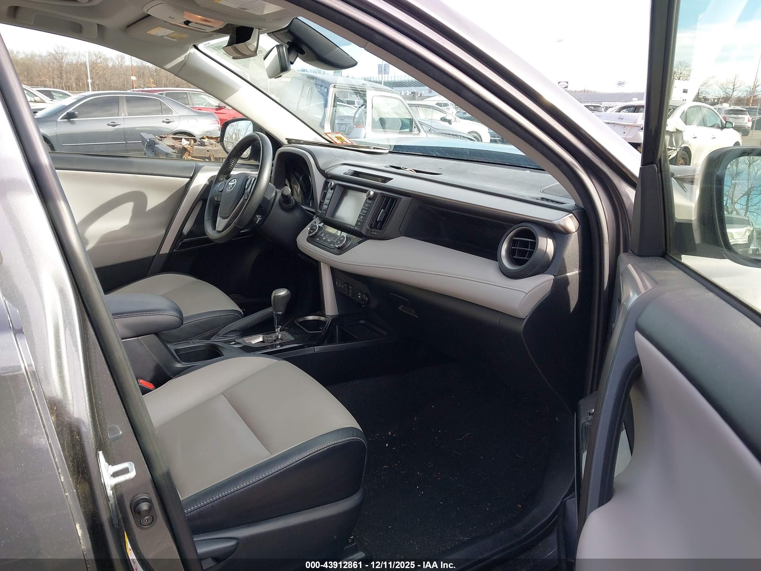 TOYOTA RAV4 image 5