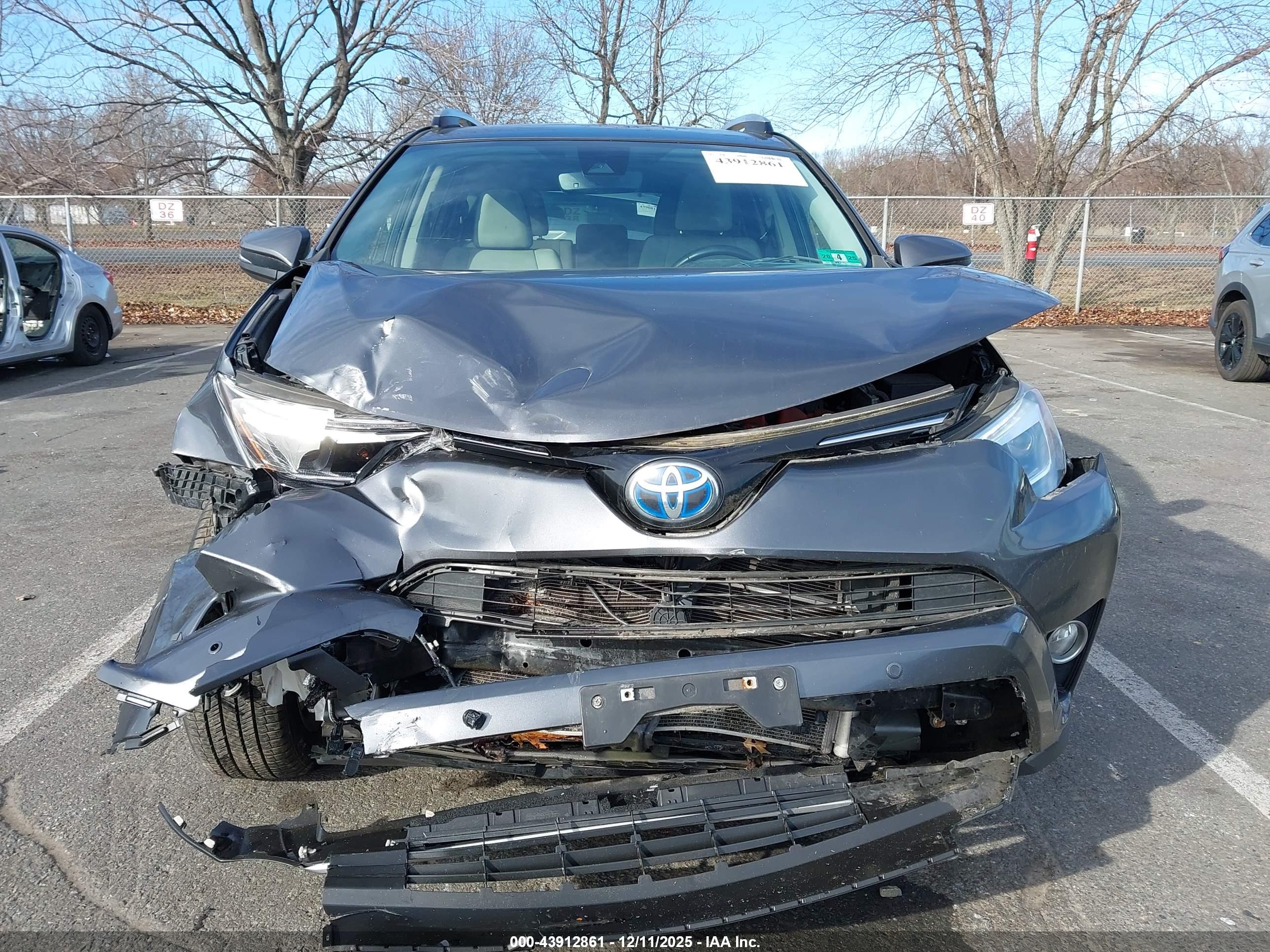 TOYOTA RAV4 image 6