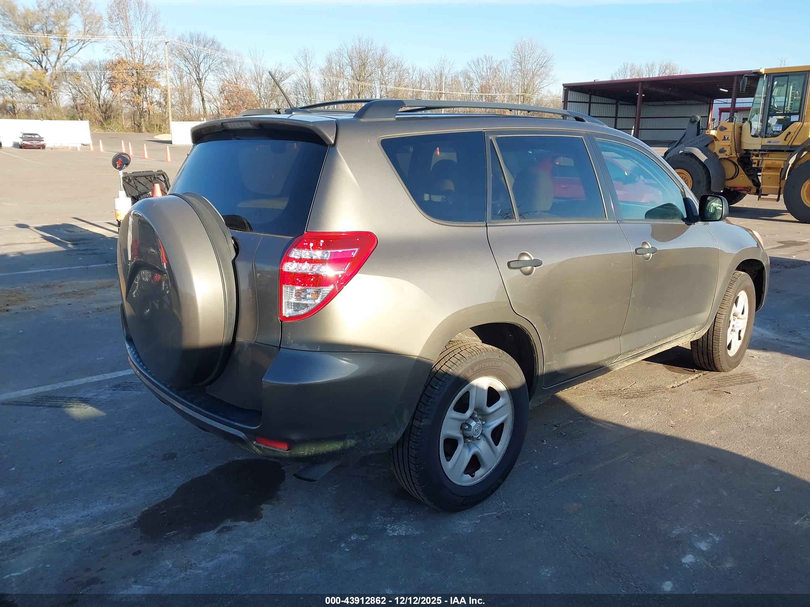 TOYOTA RAV4 image 4