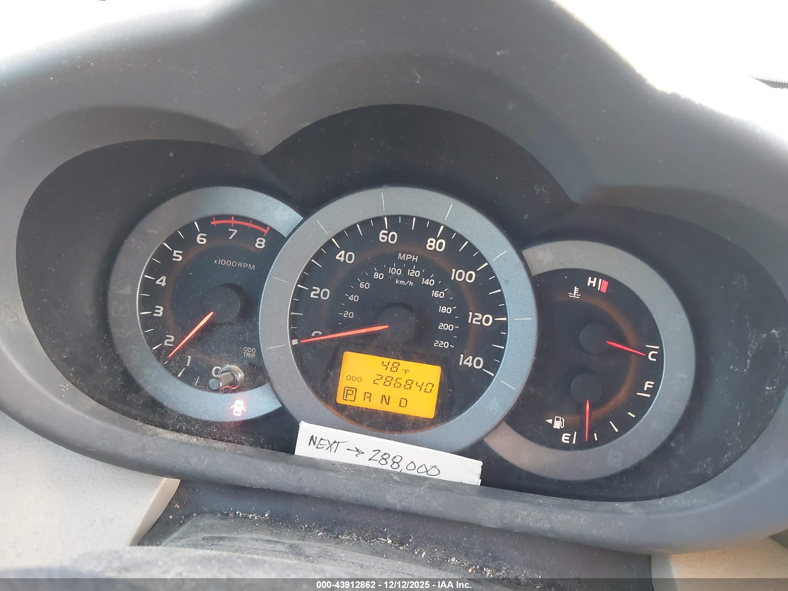 TOYOTA RAV4 image 7