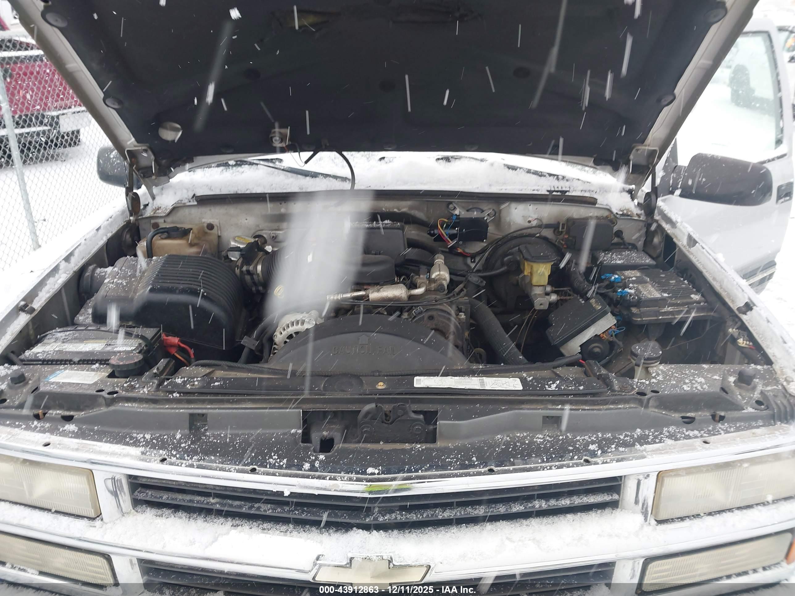 CHEVROLET K1500 image 10