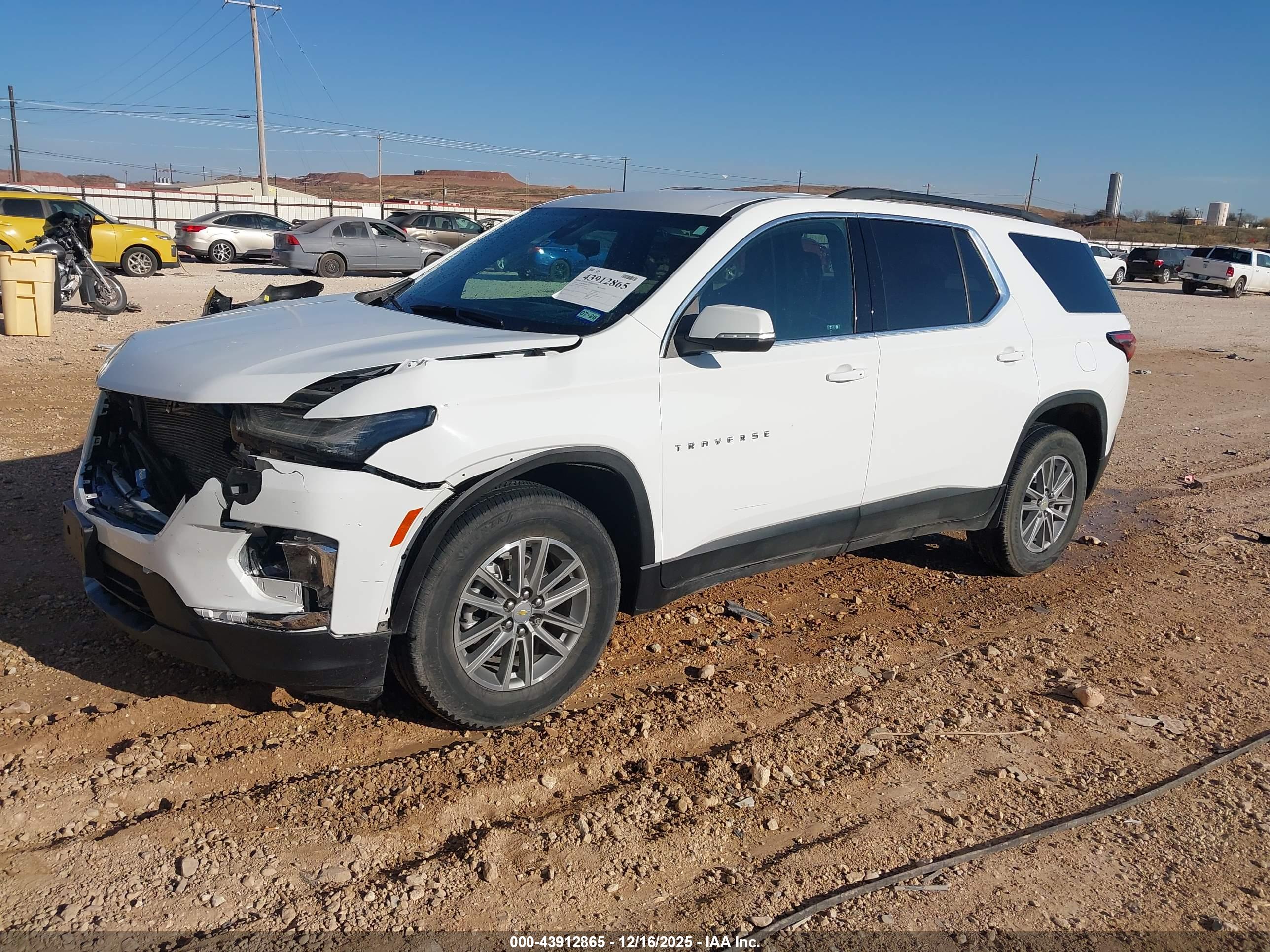 CHEVROLET TRAVERSE image 2