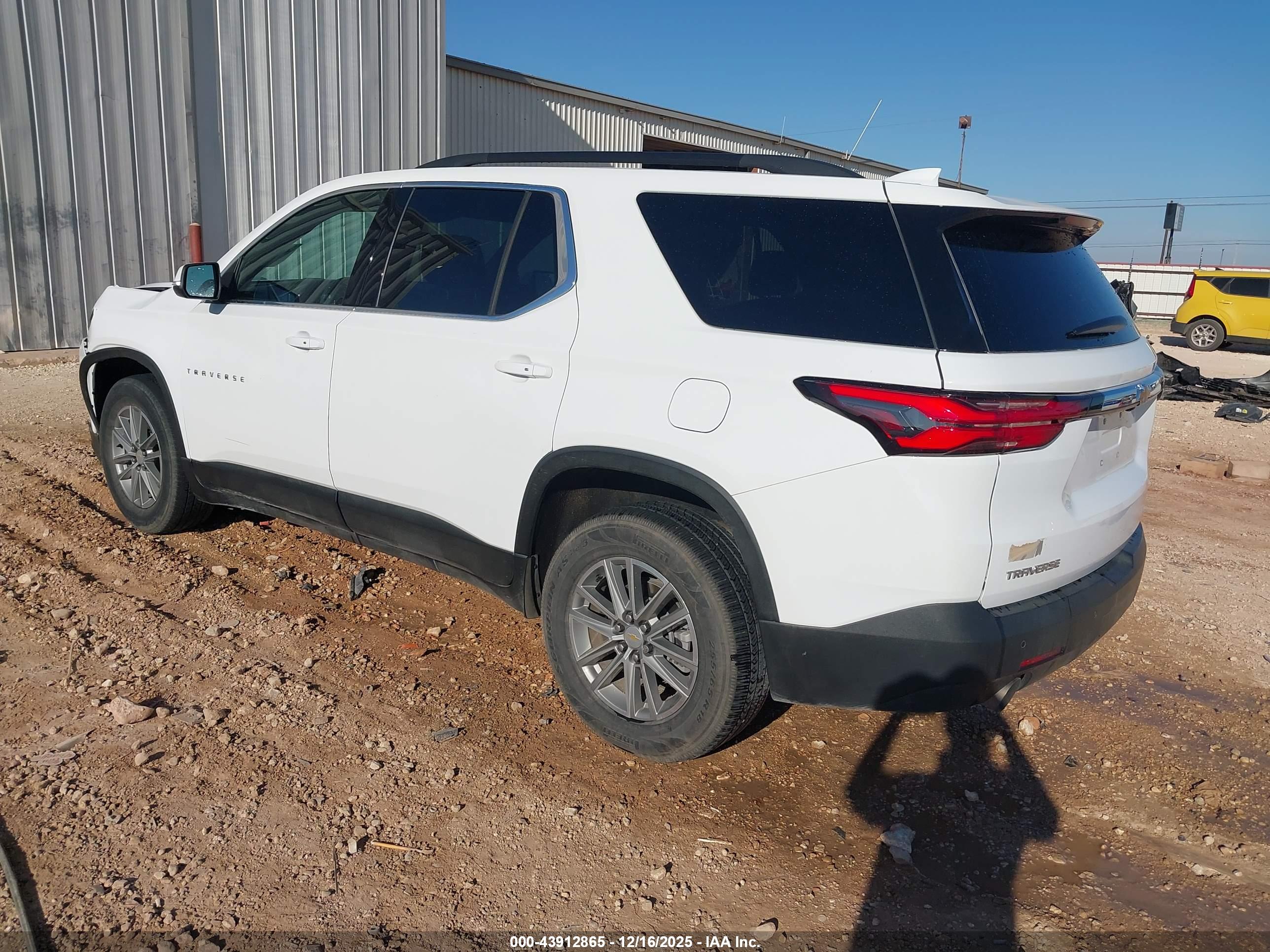 CHEVROLET TRAVERSE image 3