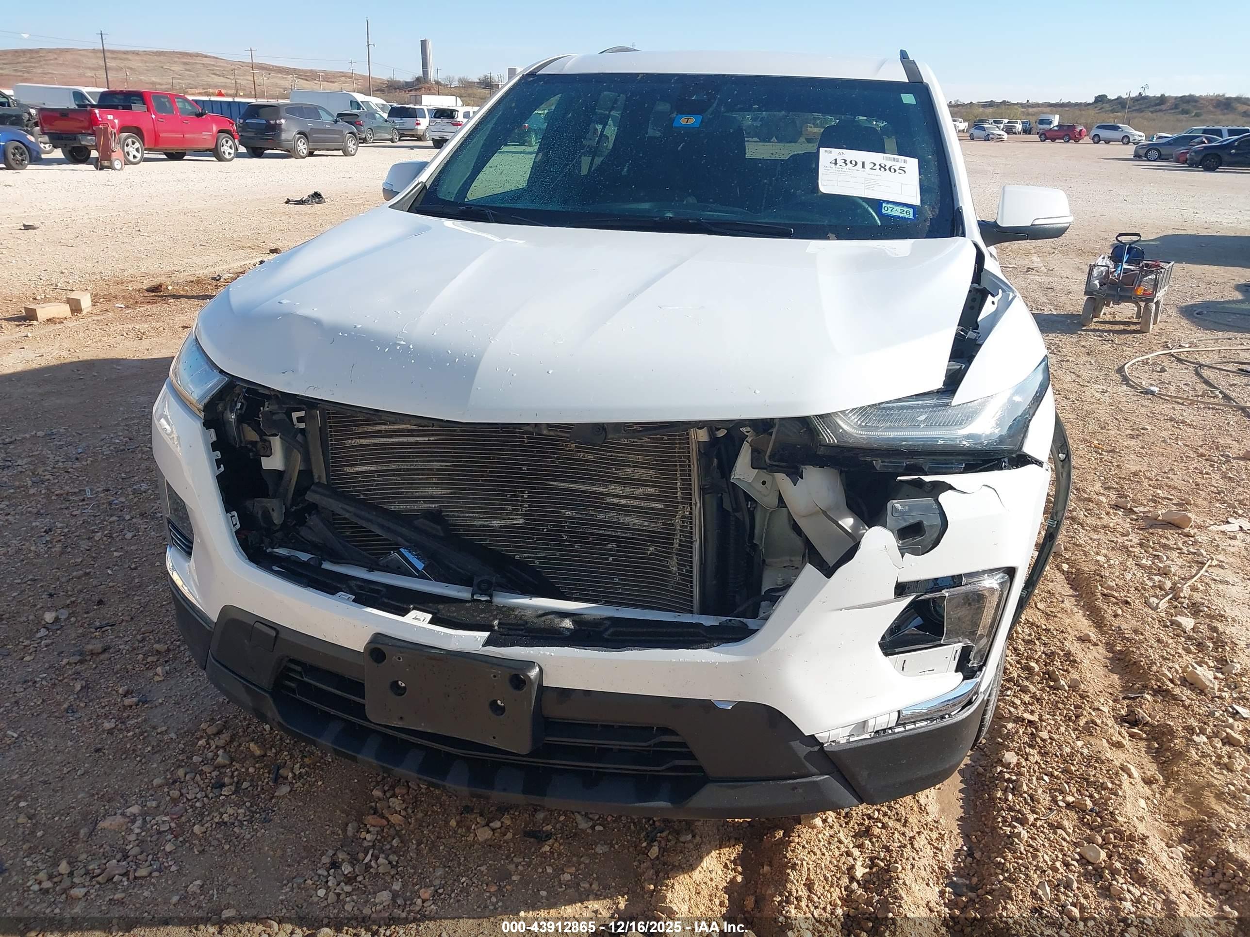 CHEVROLET TRAVERSE image 6