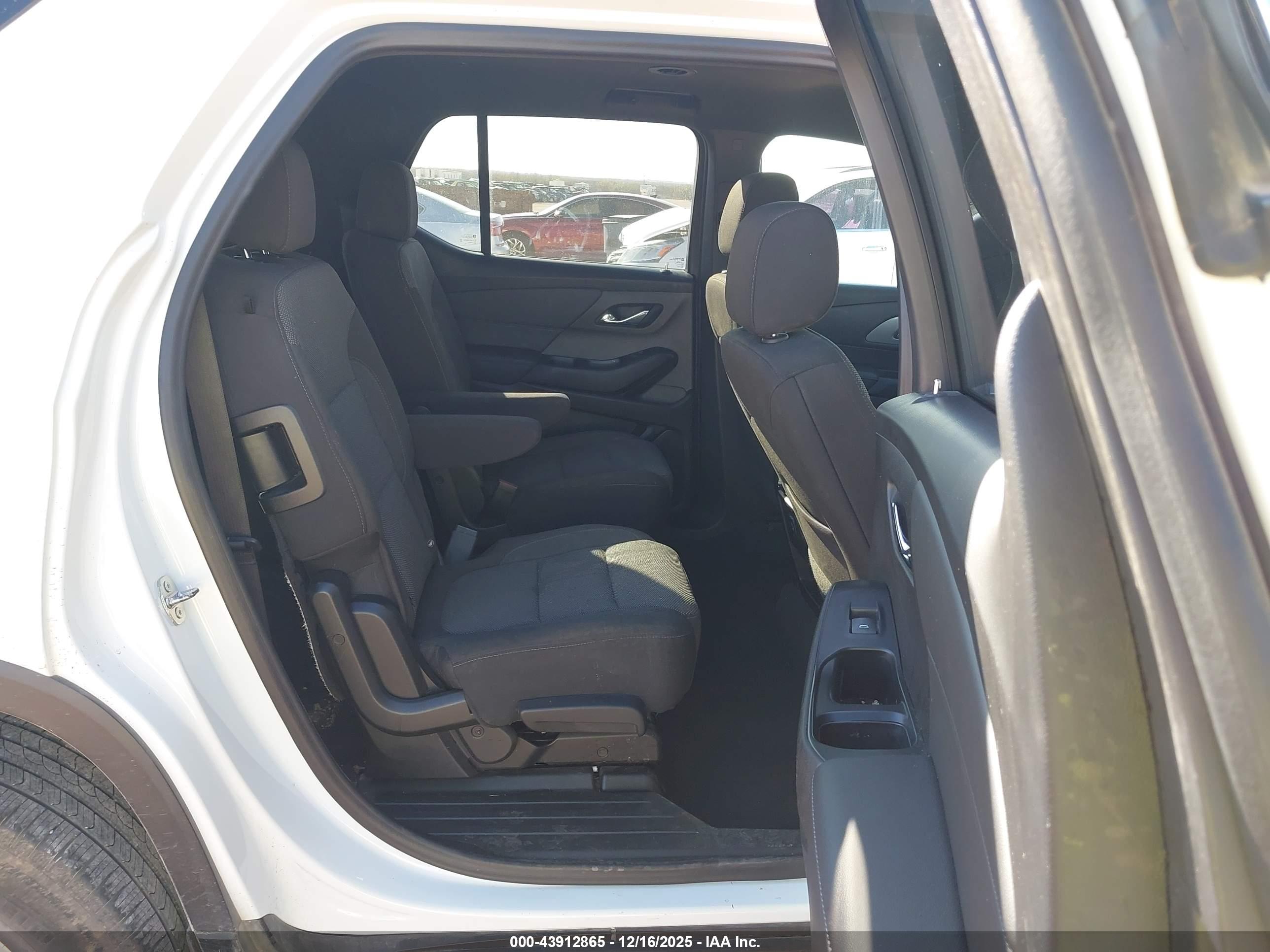 CHEVROLET TRAVERSE image 8