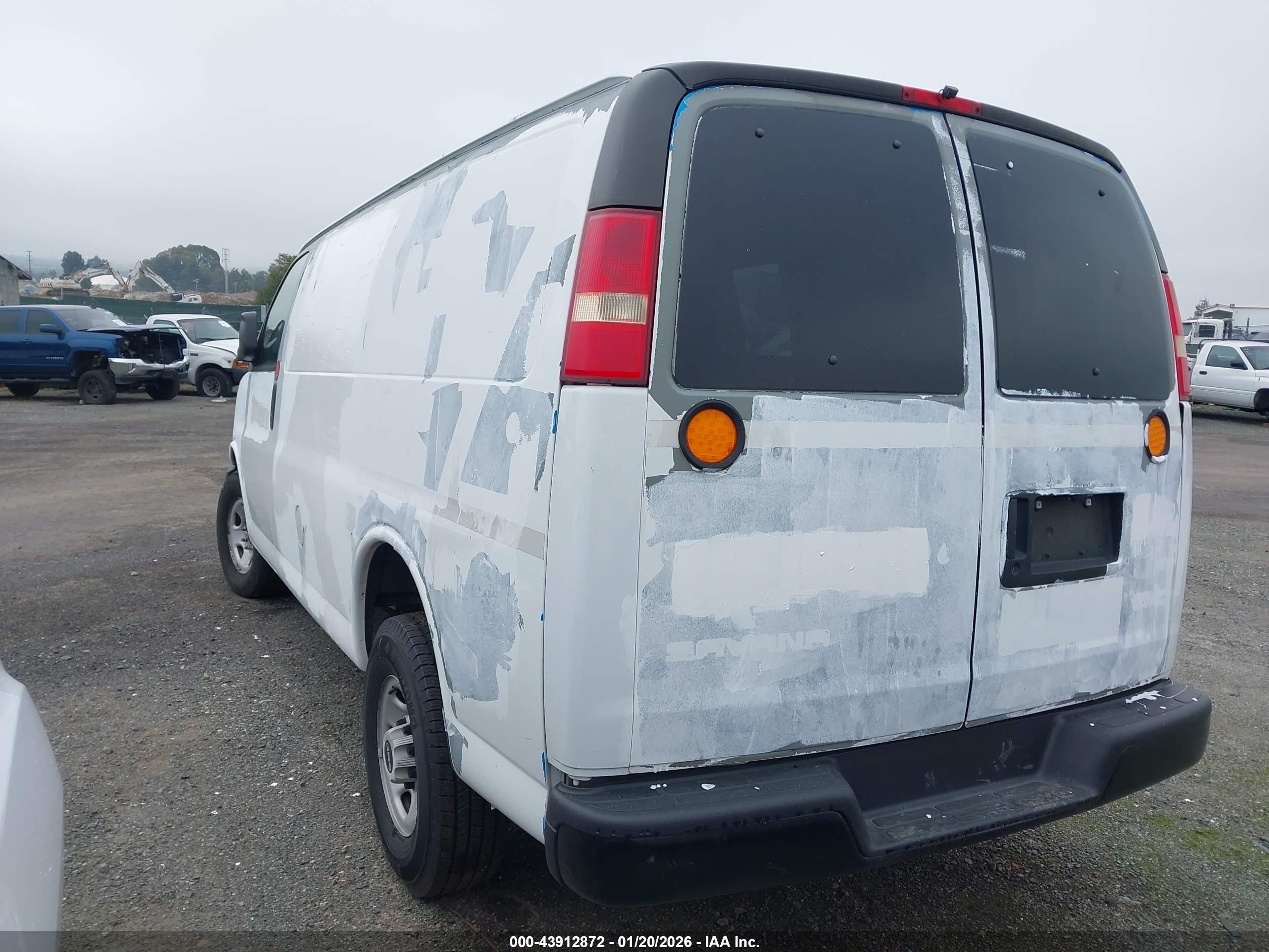GMC SAVANA image 3