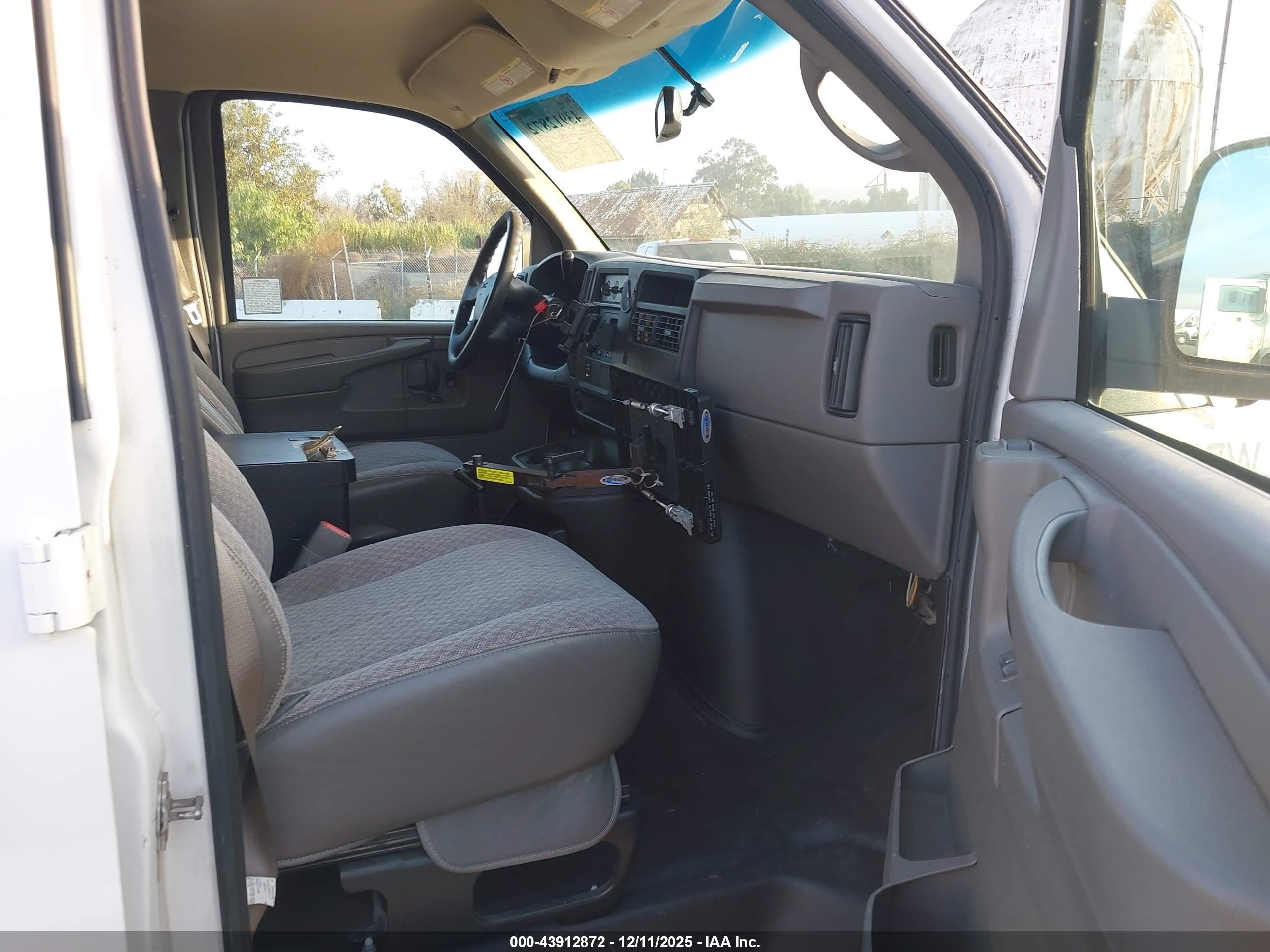 GMC SAVANA image 5