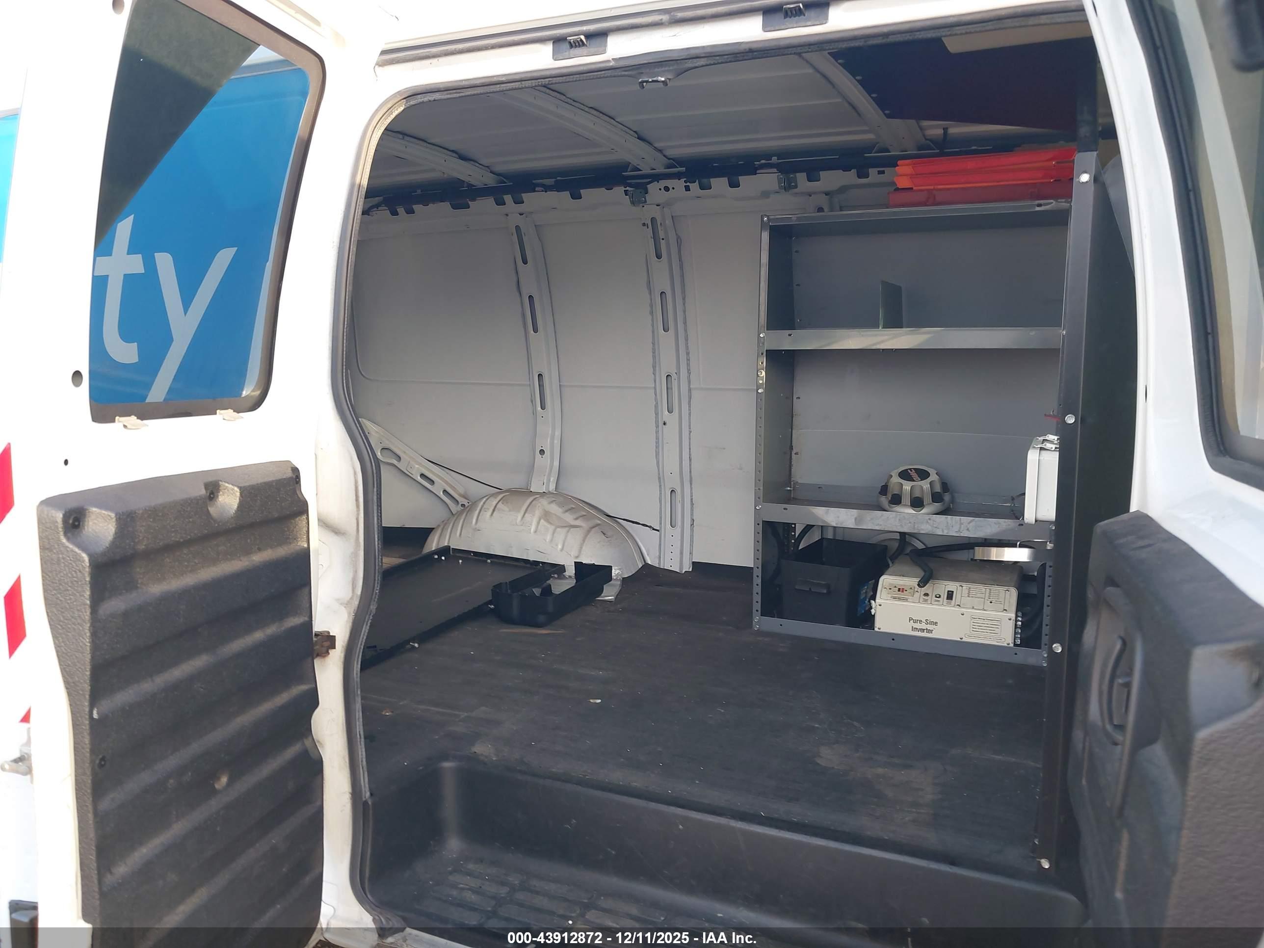 GMC SAVANA image 8