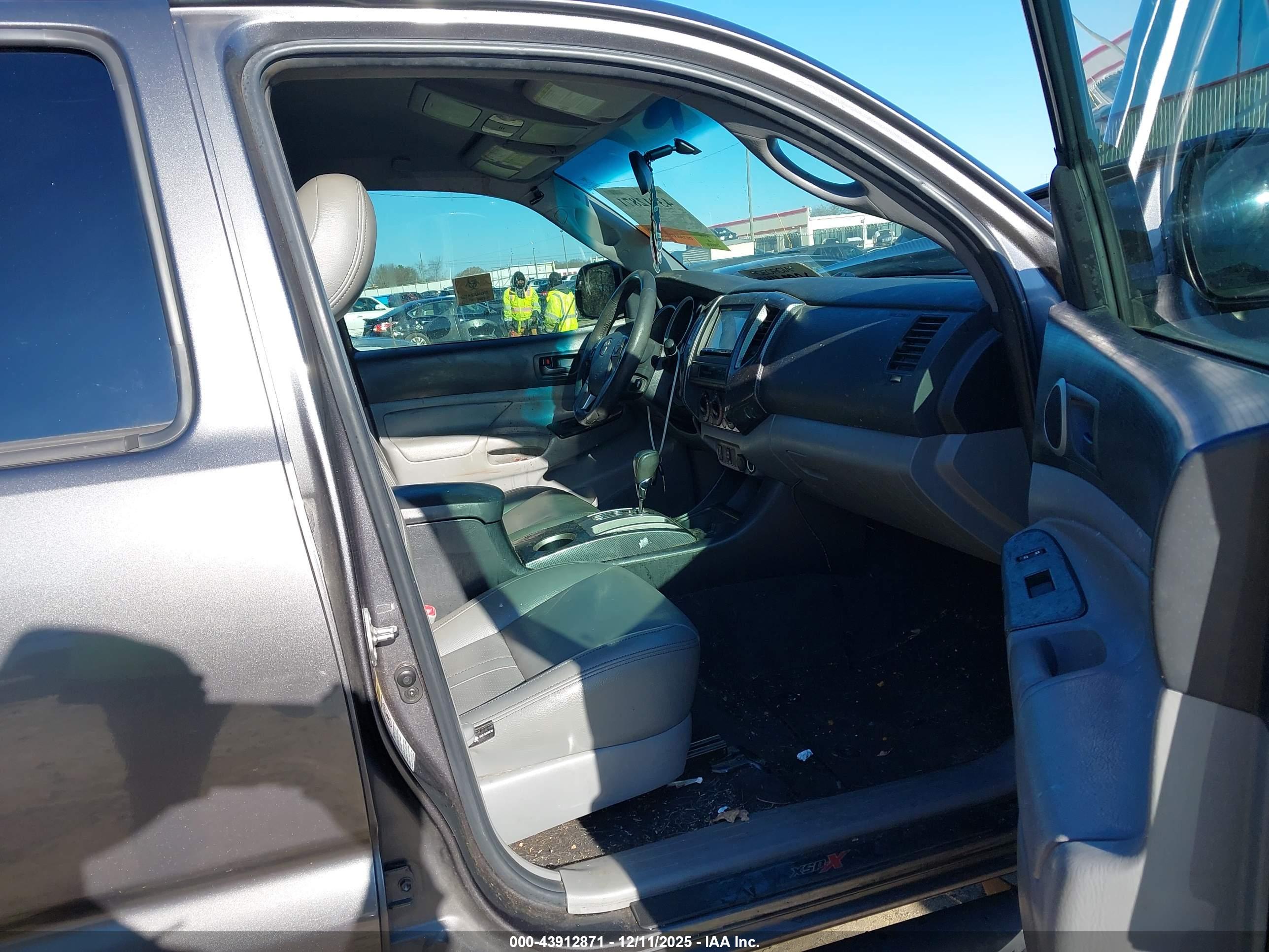TOYOTA TACOMA image 5