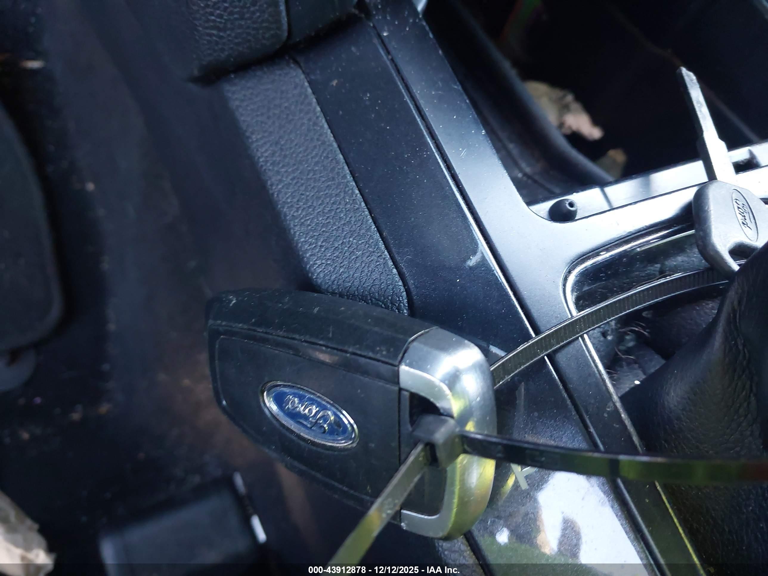 FORD EXPLORER image 11
