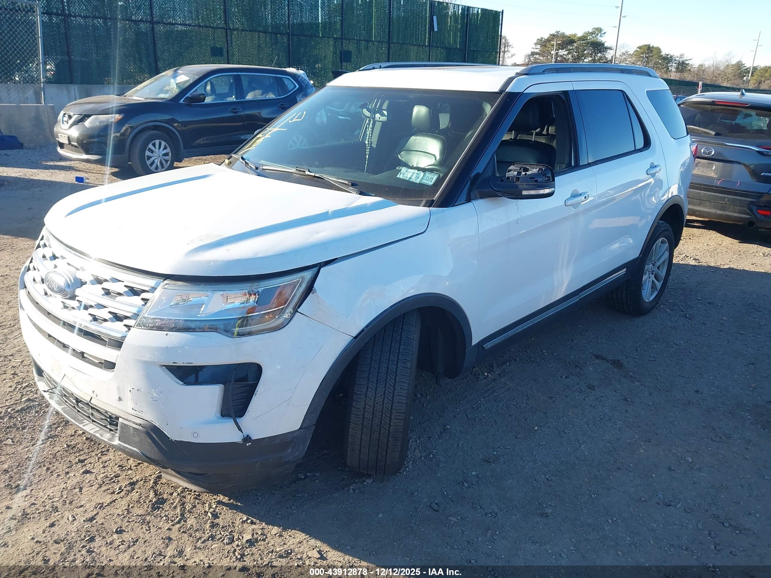 FORD EXPLORER image 2