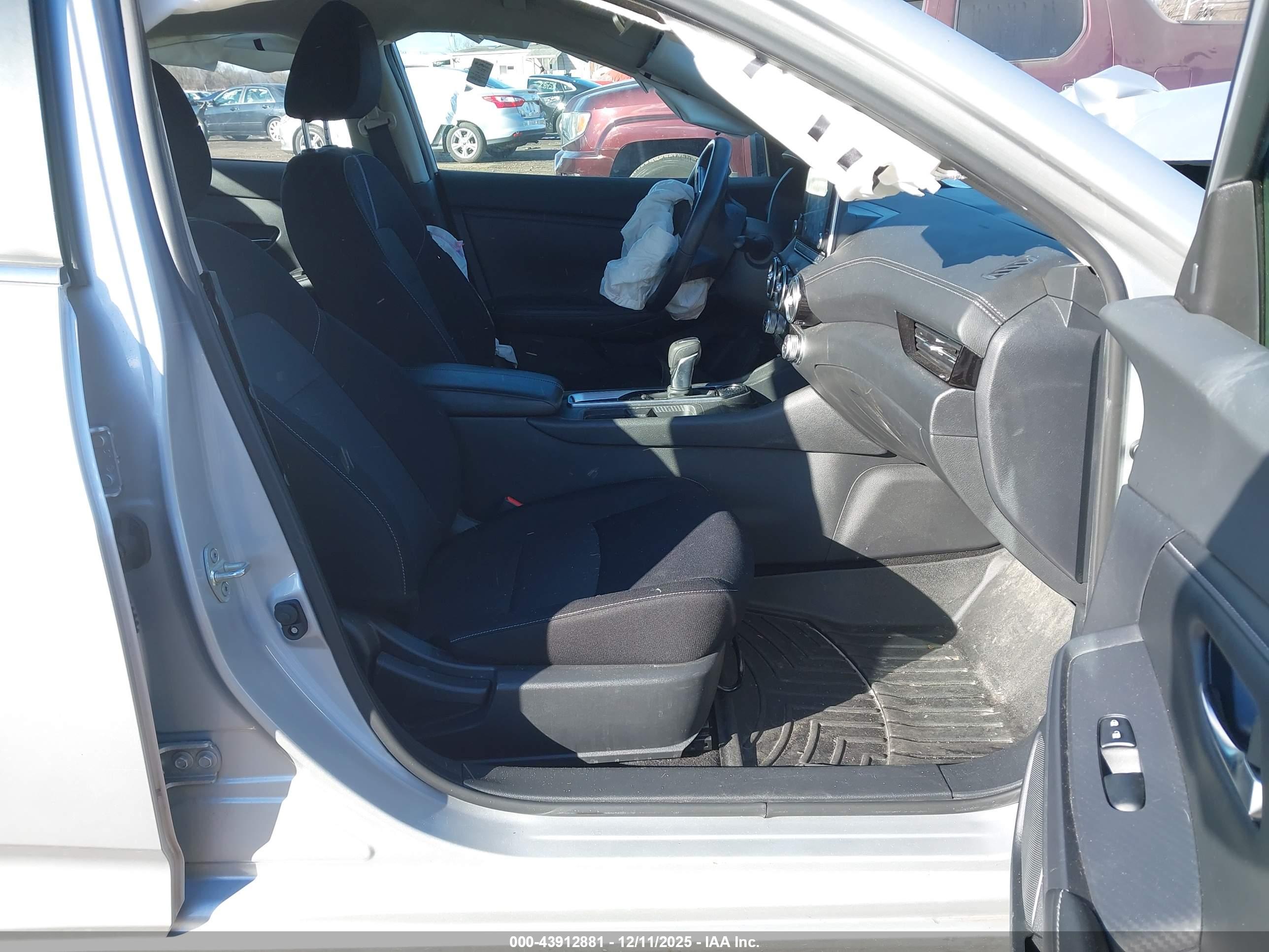 NISSAN SENTRA image 5
