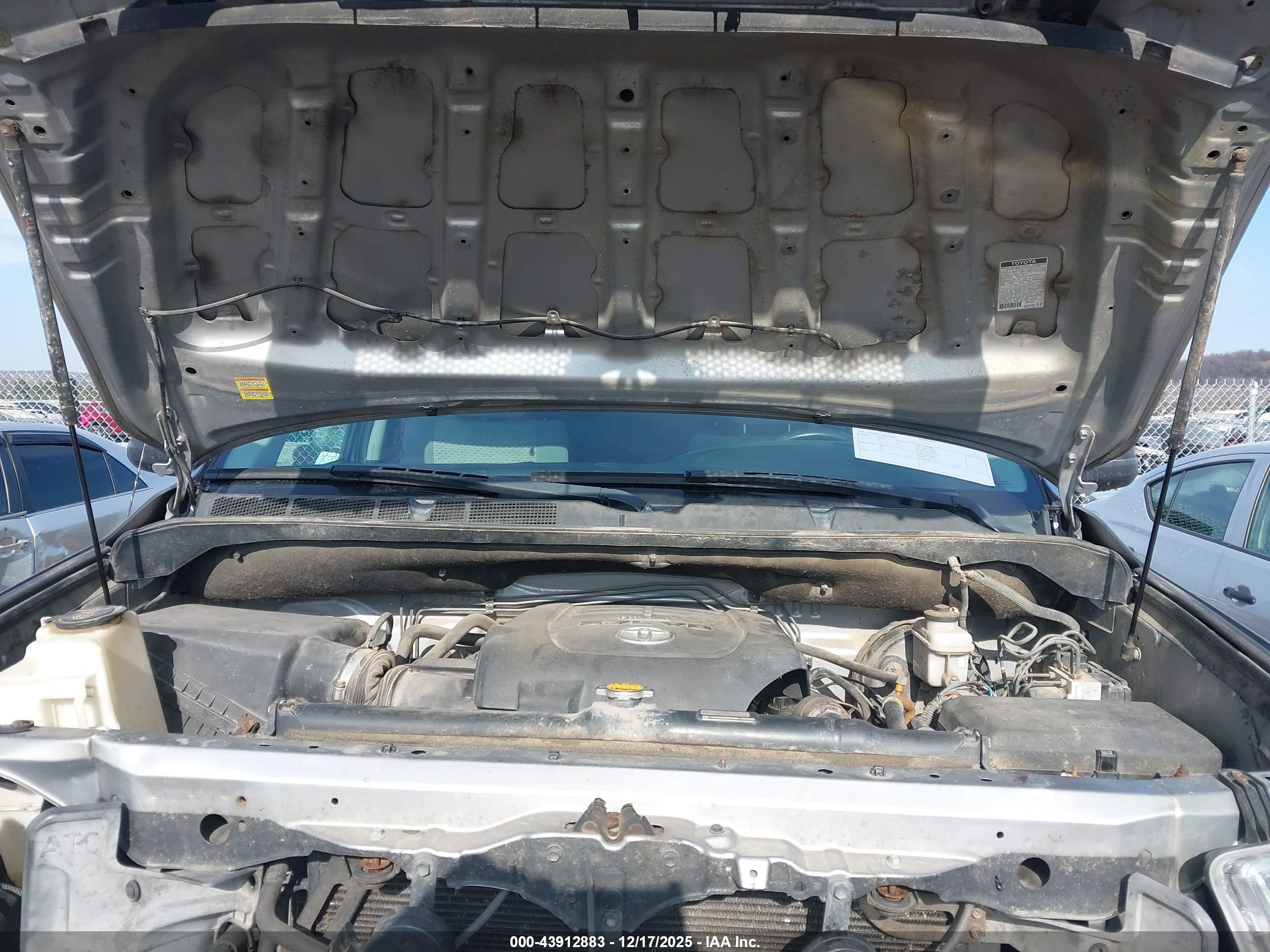 TOYOTA TUNDRA image 10