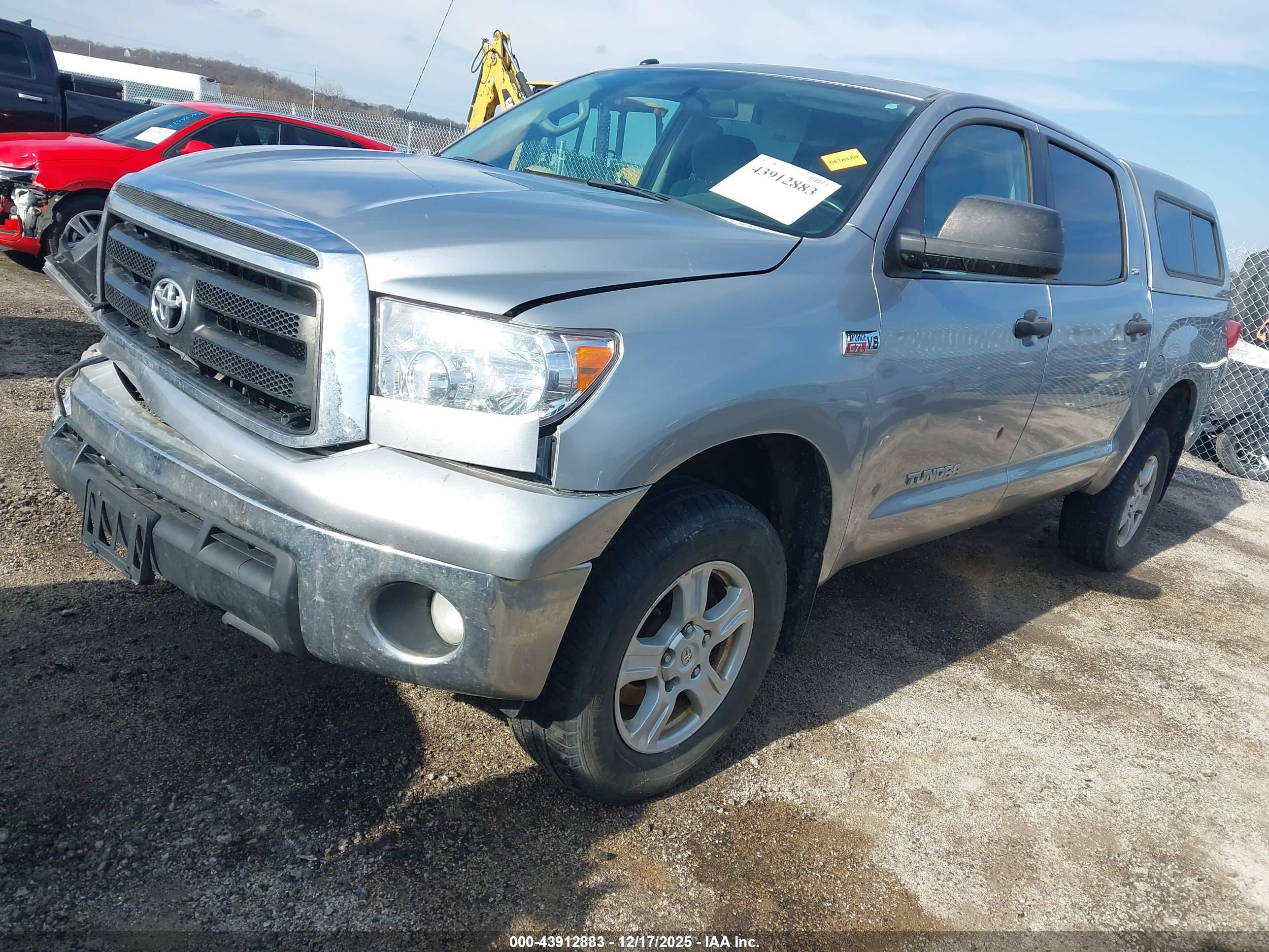 TOYOTA TUNDRA image 2