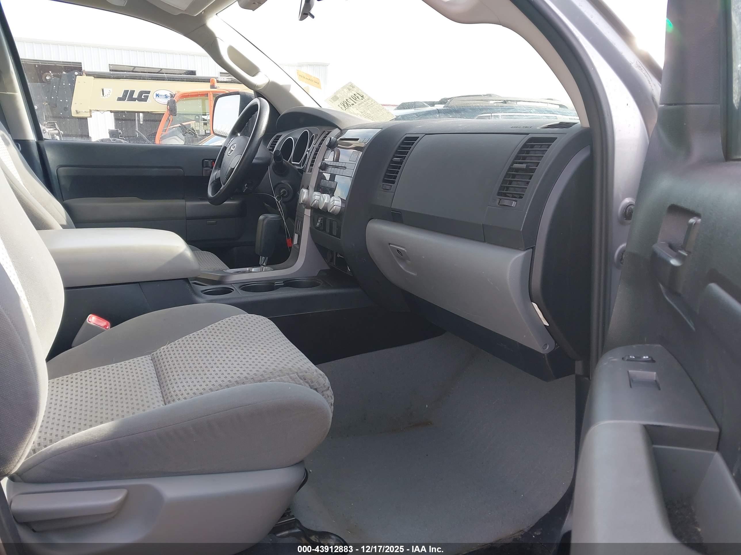 TOYOTA TUNDRA image 5