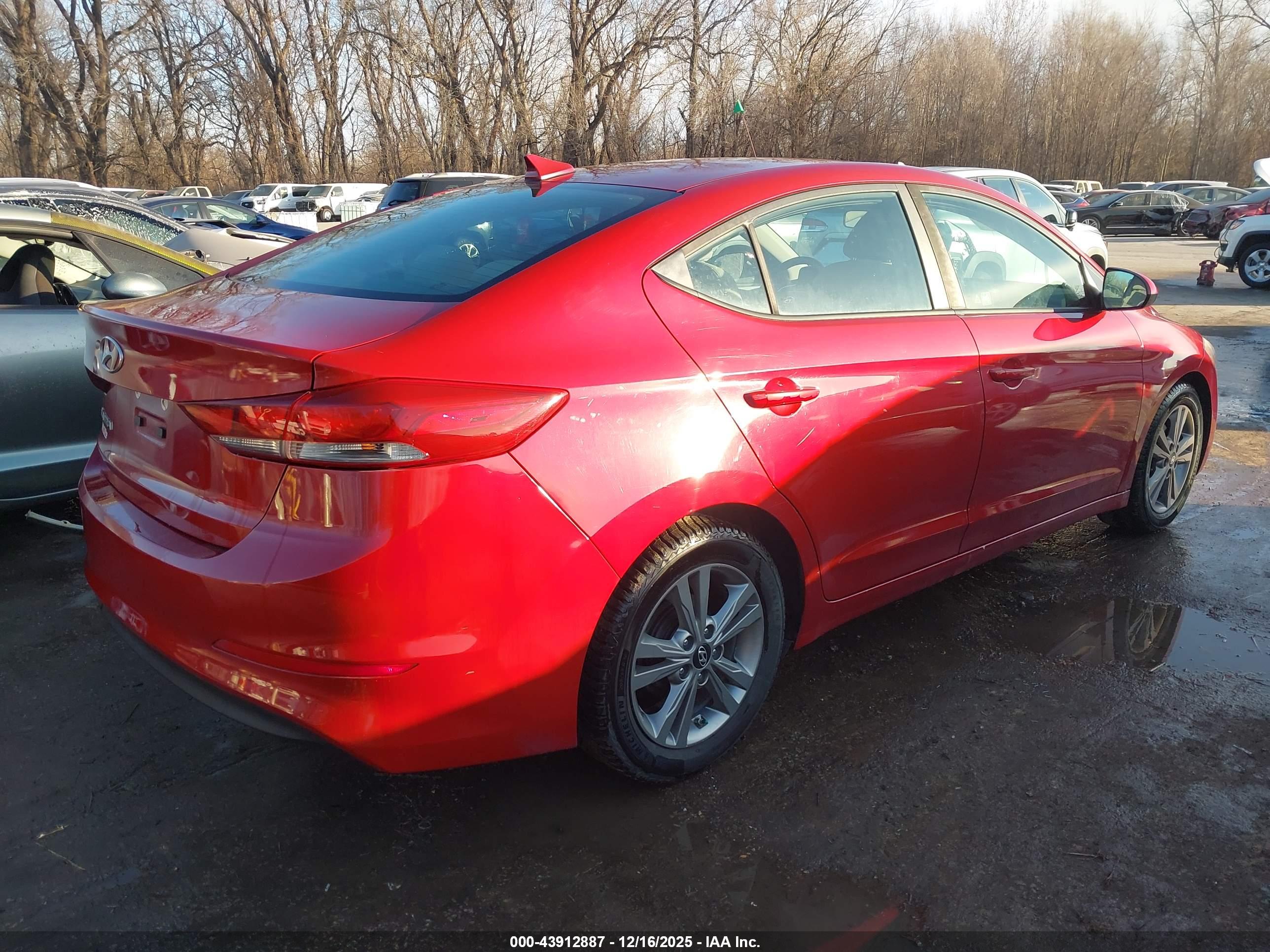 HYUNDAI ELANTRA image 4
