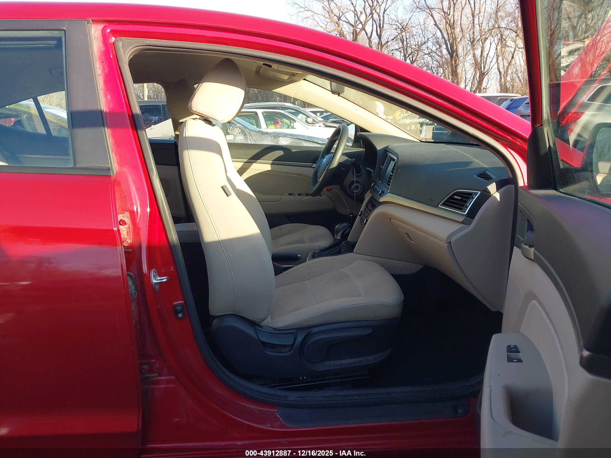HYUNDAI ELANTRA image 5