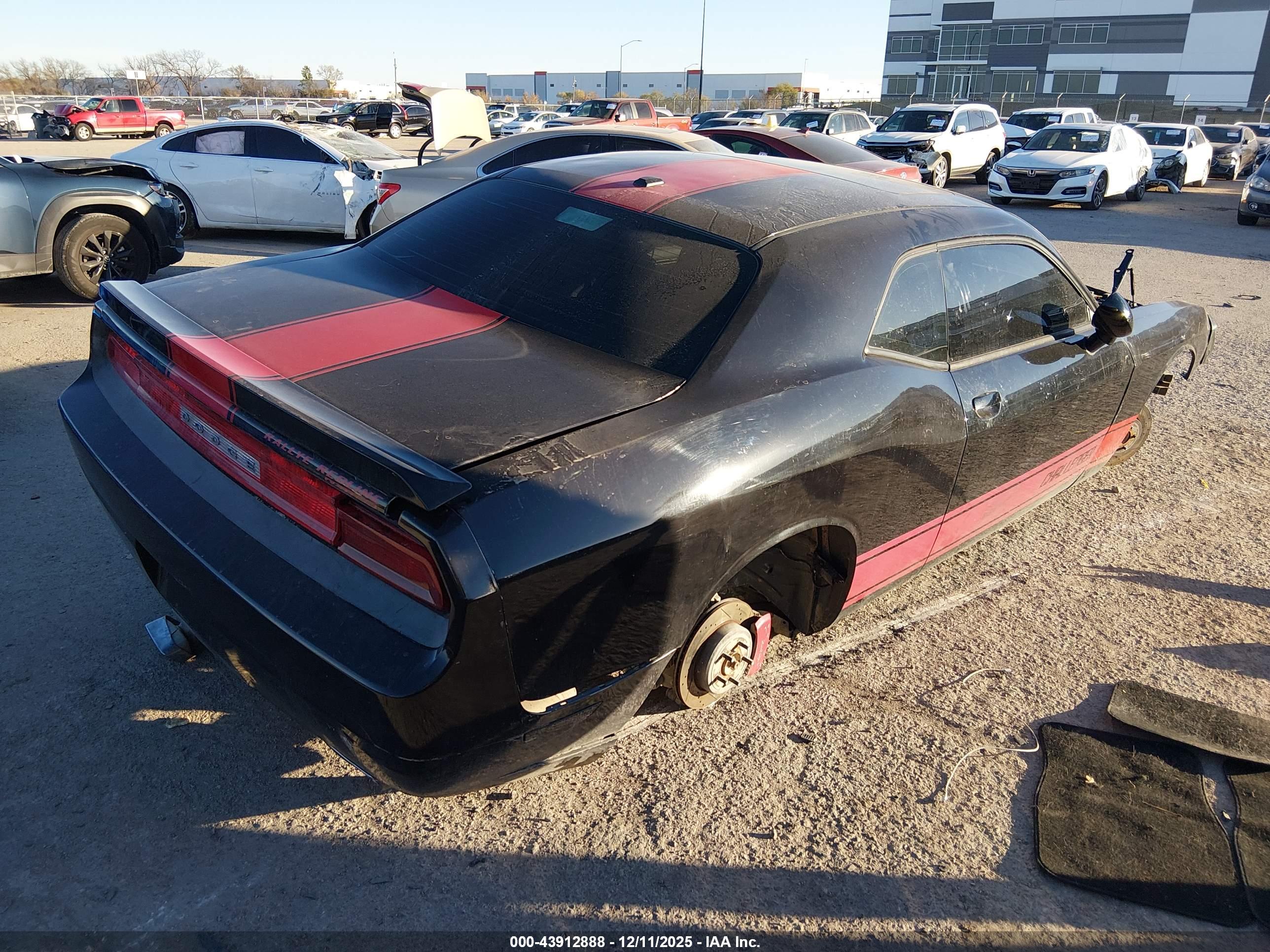 DODGE CHALLENGER image 4