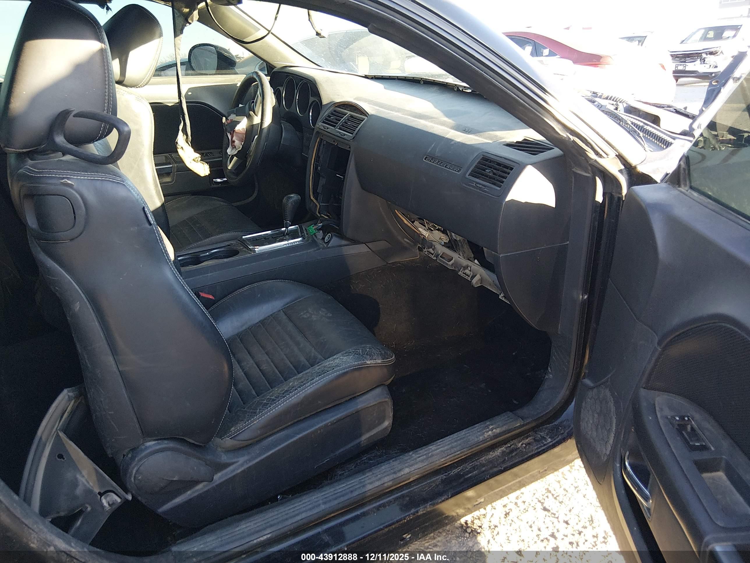 DODGE CHALLENGER image 5