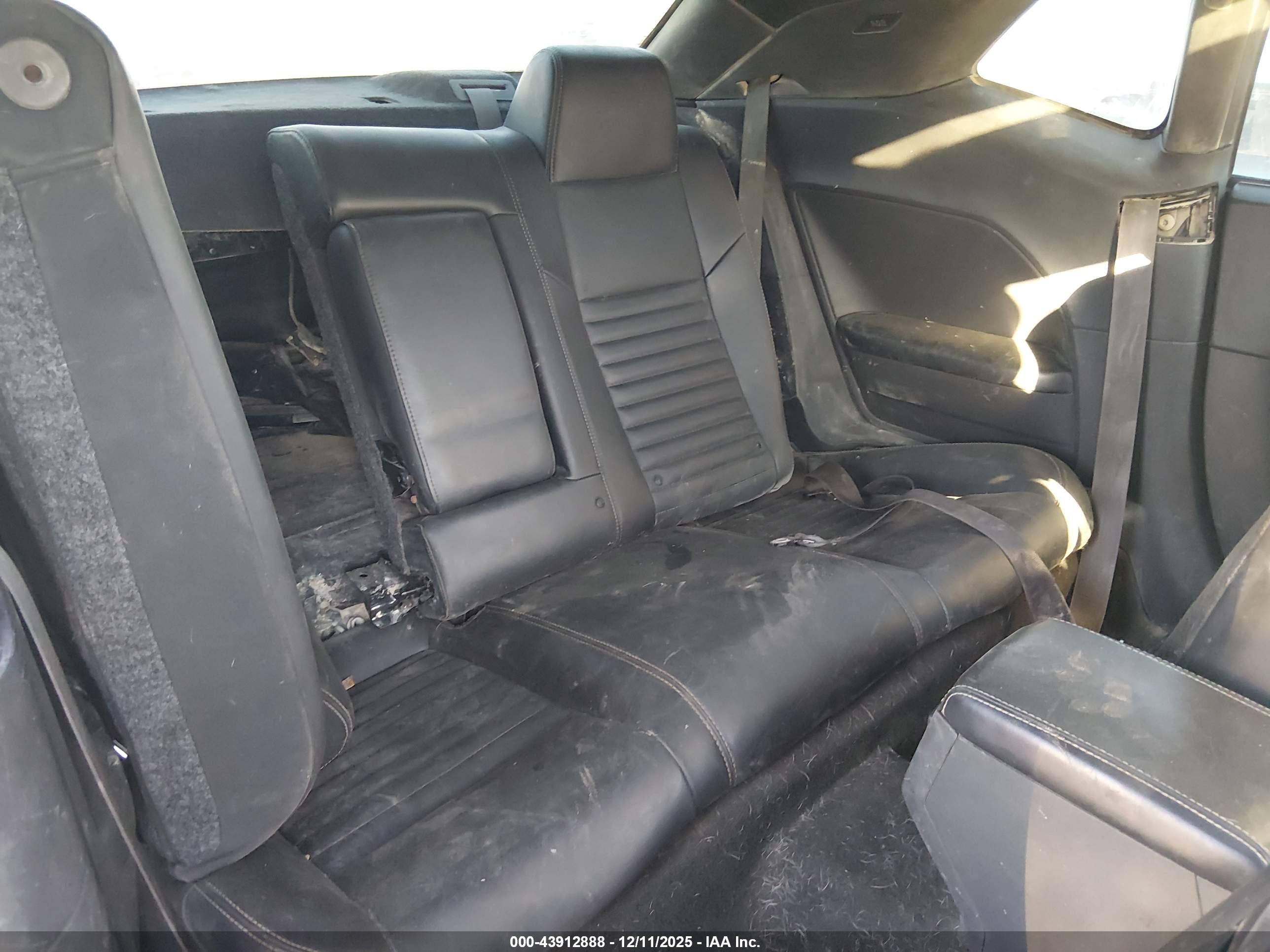 DODGE CHALLENGER image 8