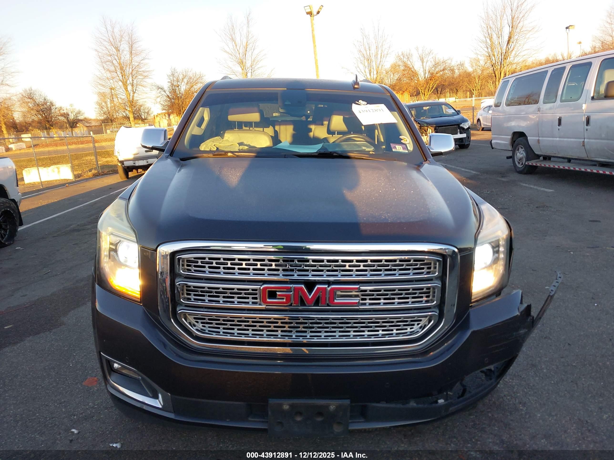 GMC YUKON image 6