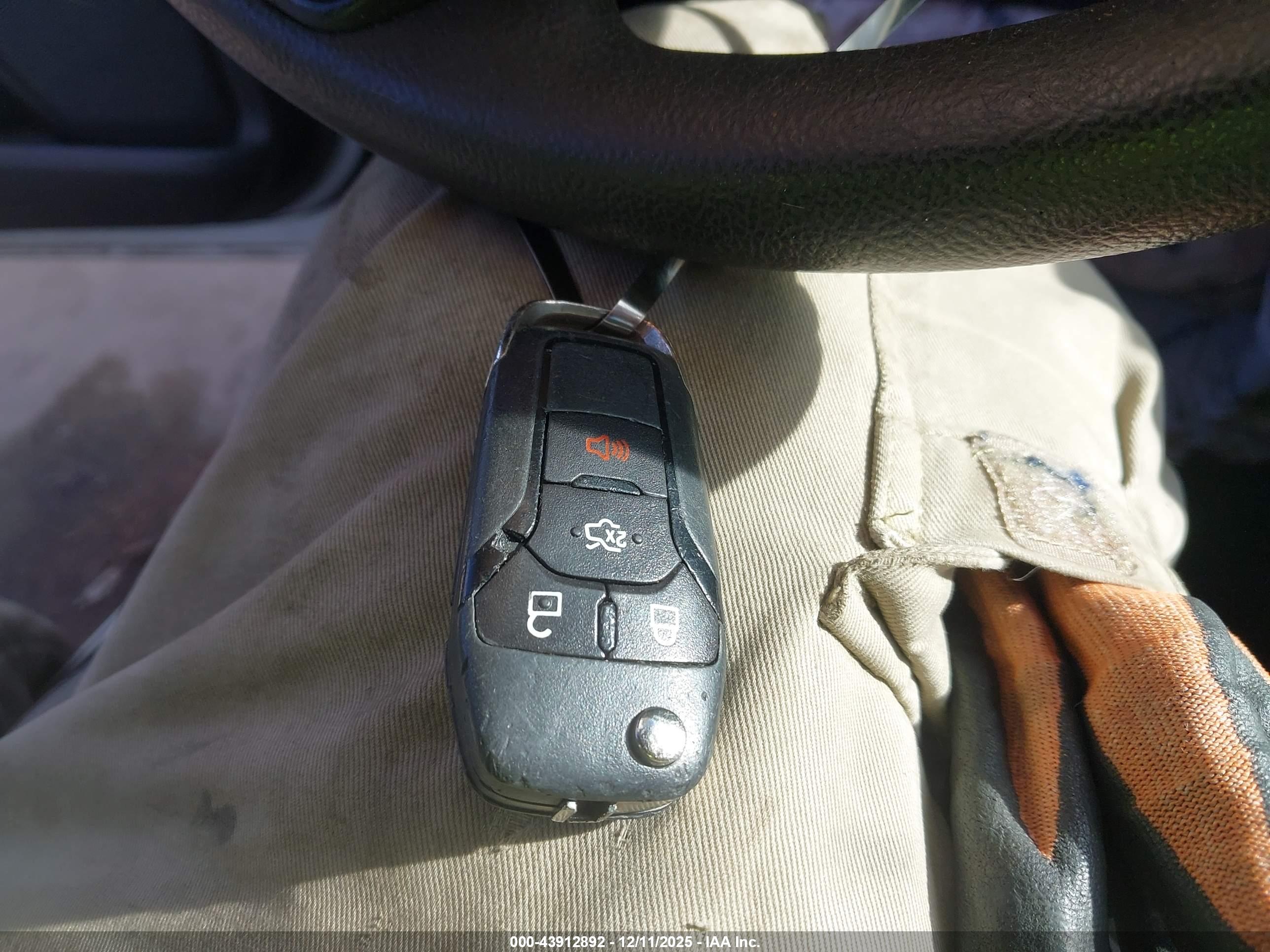 FORD FUSION image 11