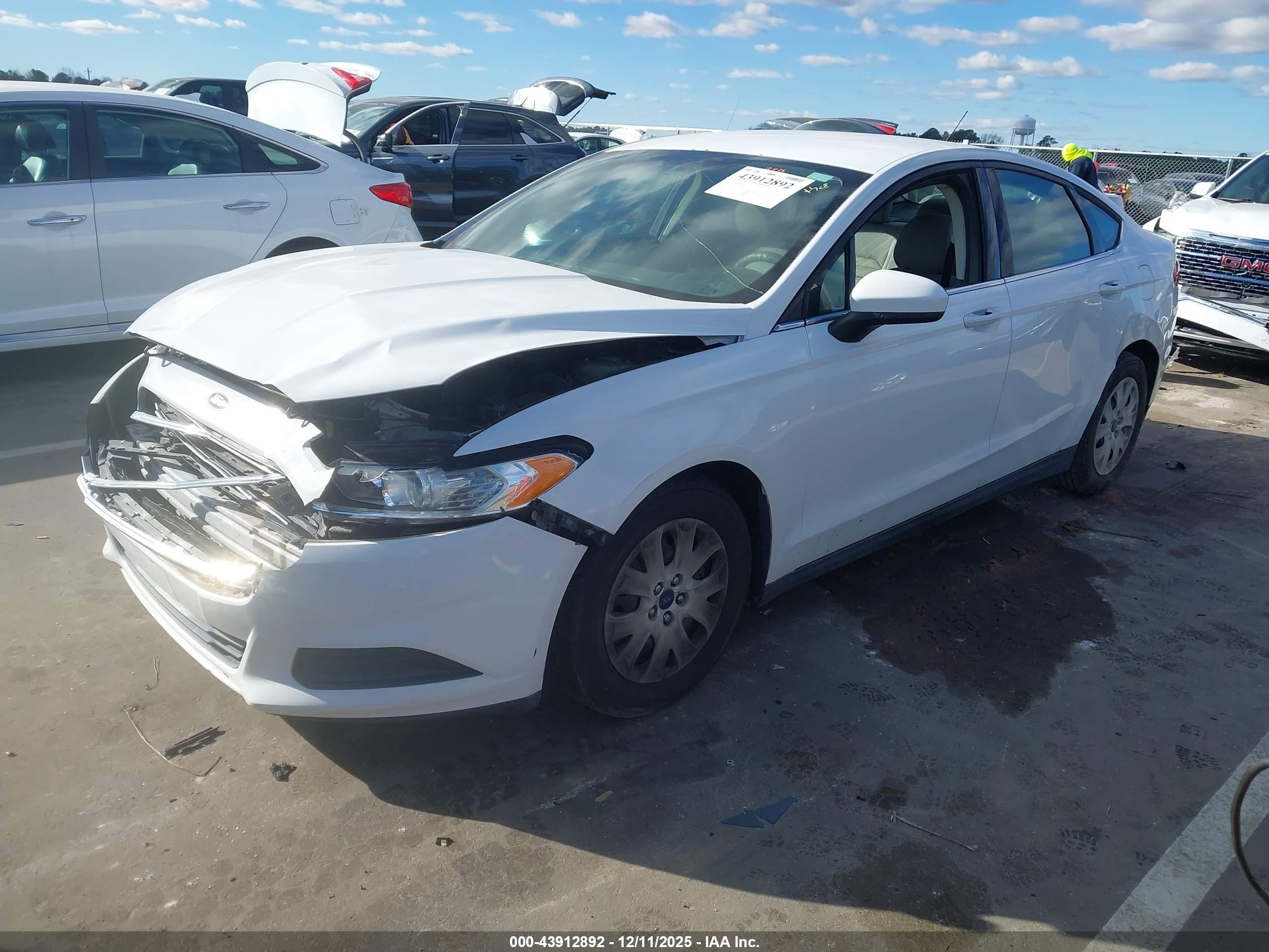 FORD FUSION image 2