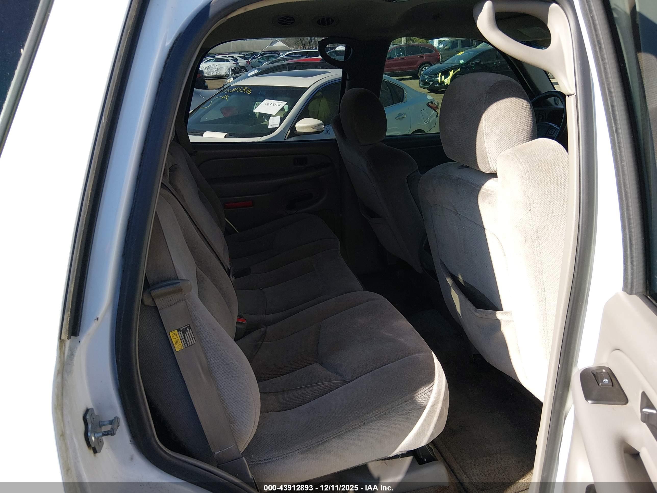GMC YUKON image 8