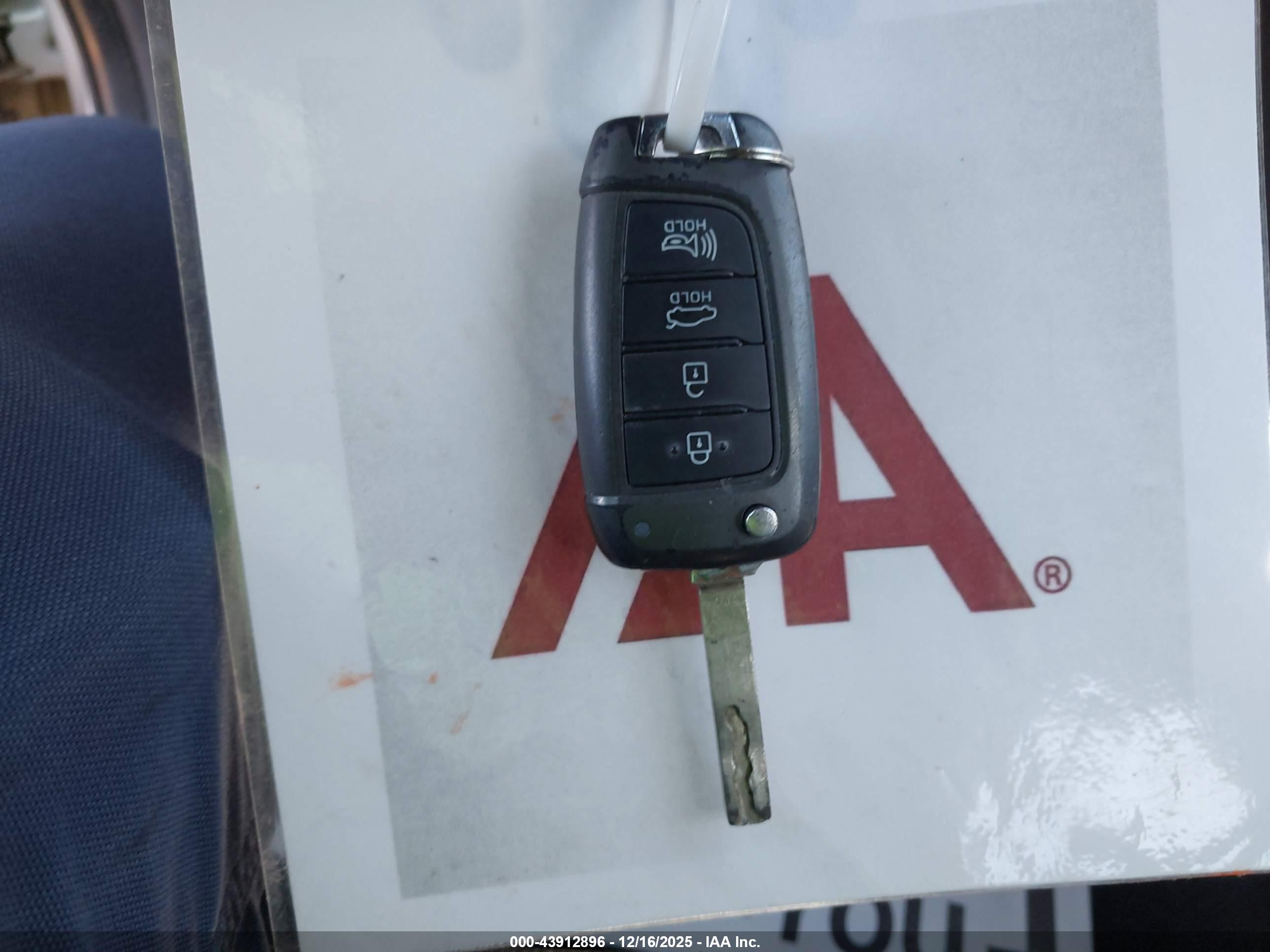 HYUNDAI ACCENT image 11