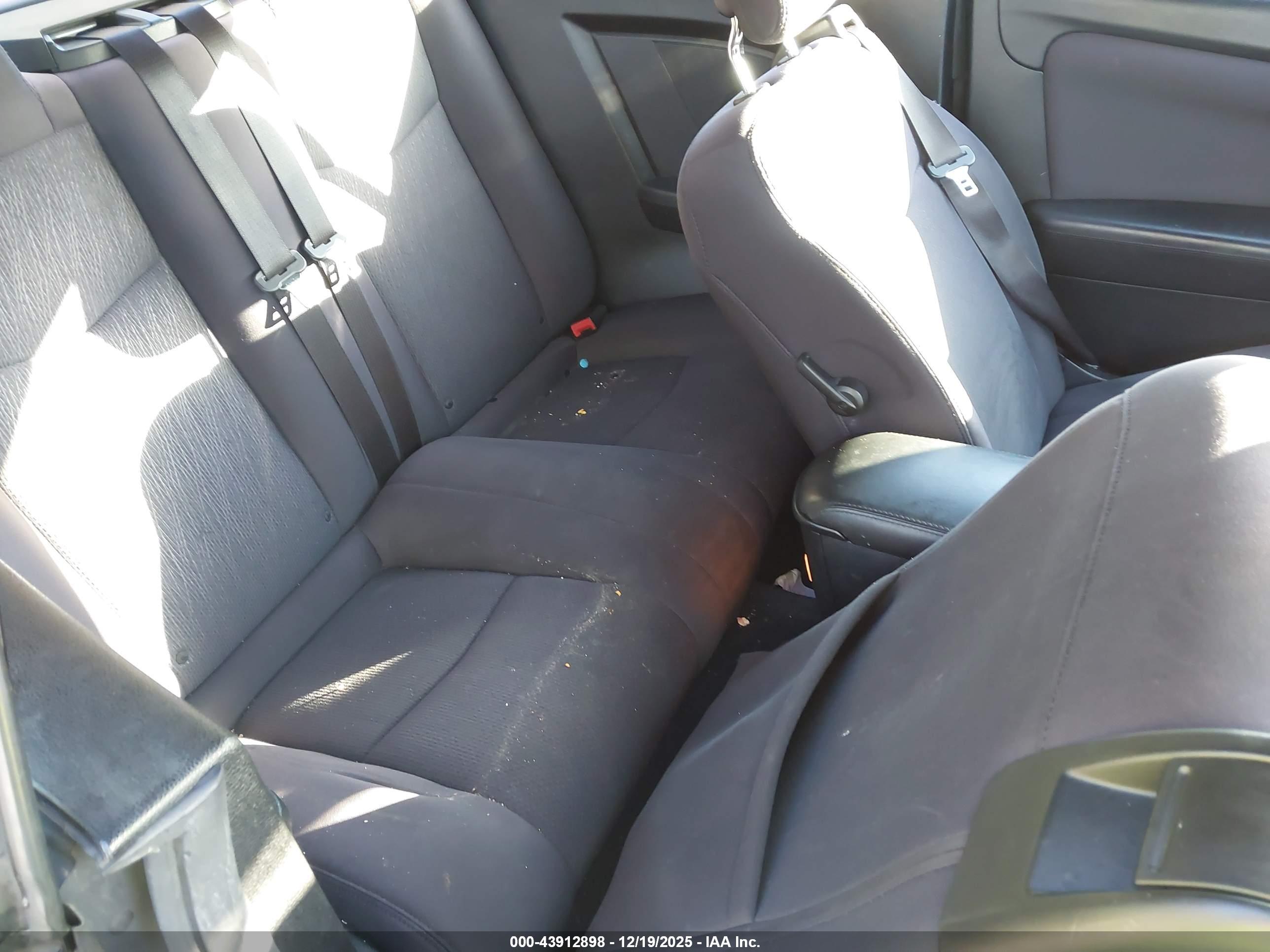 CHRYSLER 200 image 8