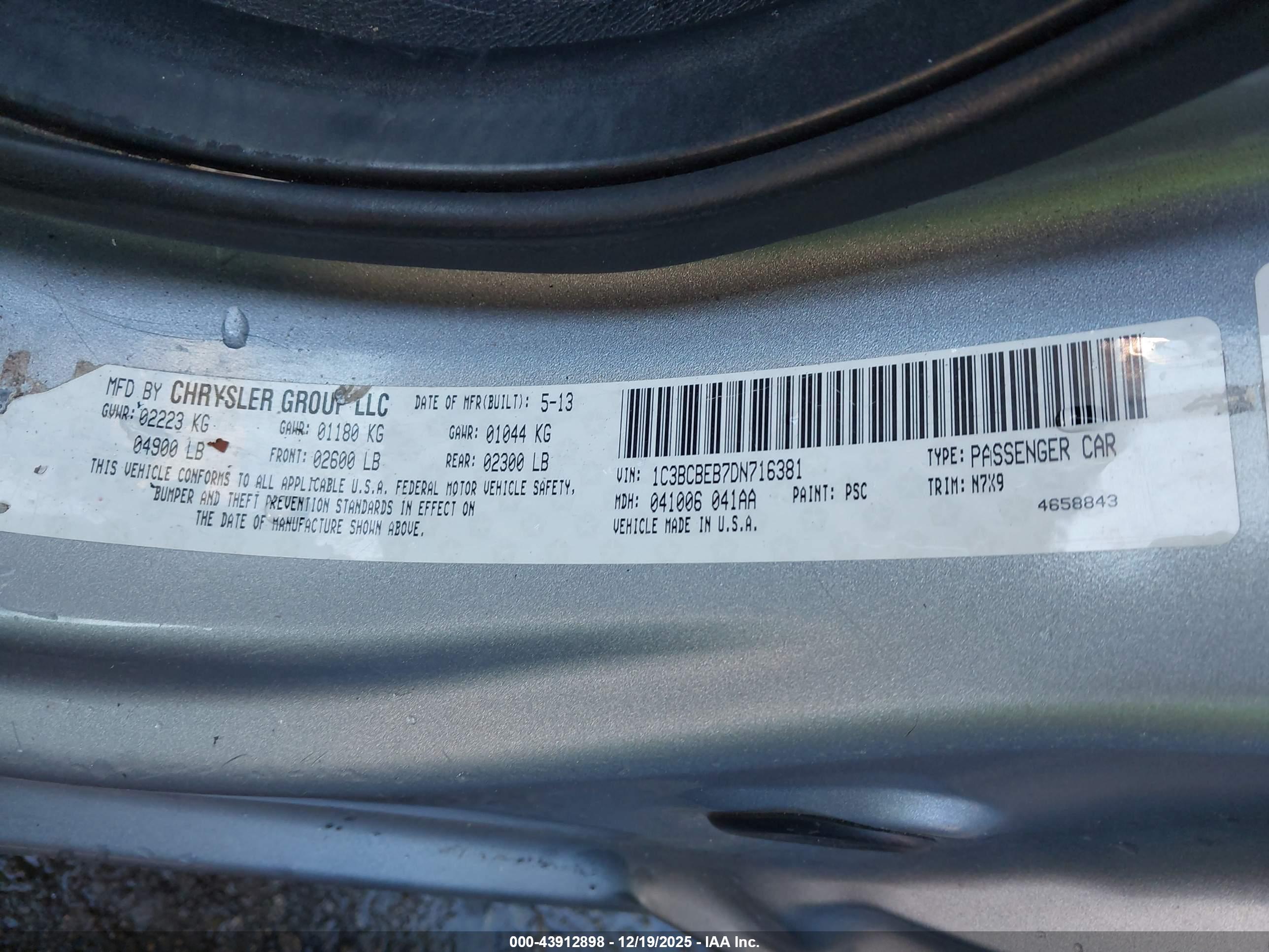 CHRYSLER 200 image 9