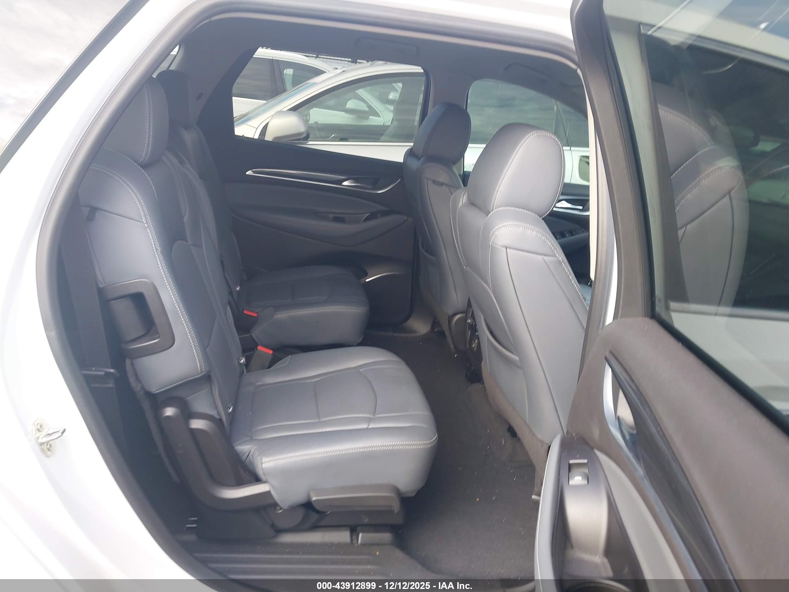 BUICK ENCLAVE image 8