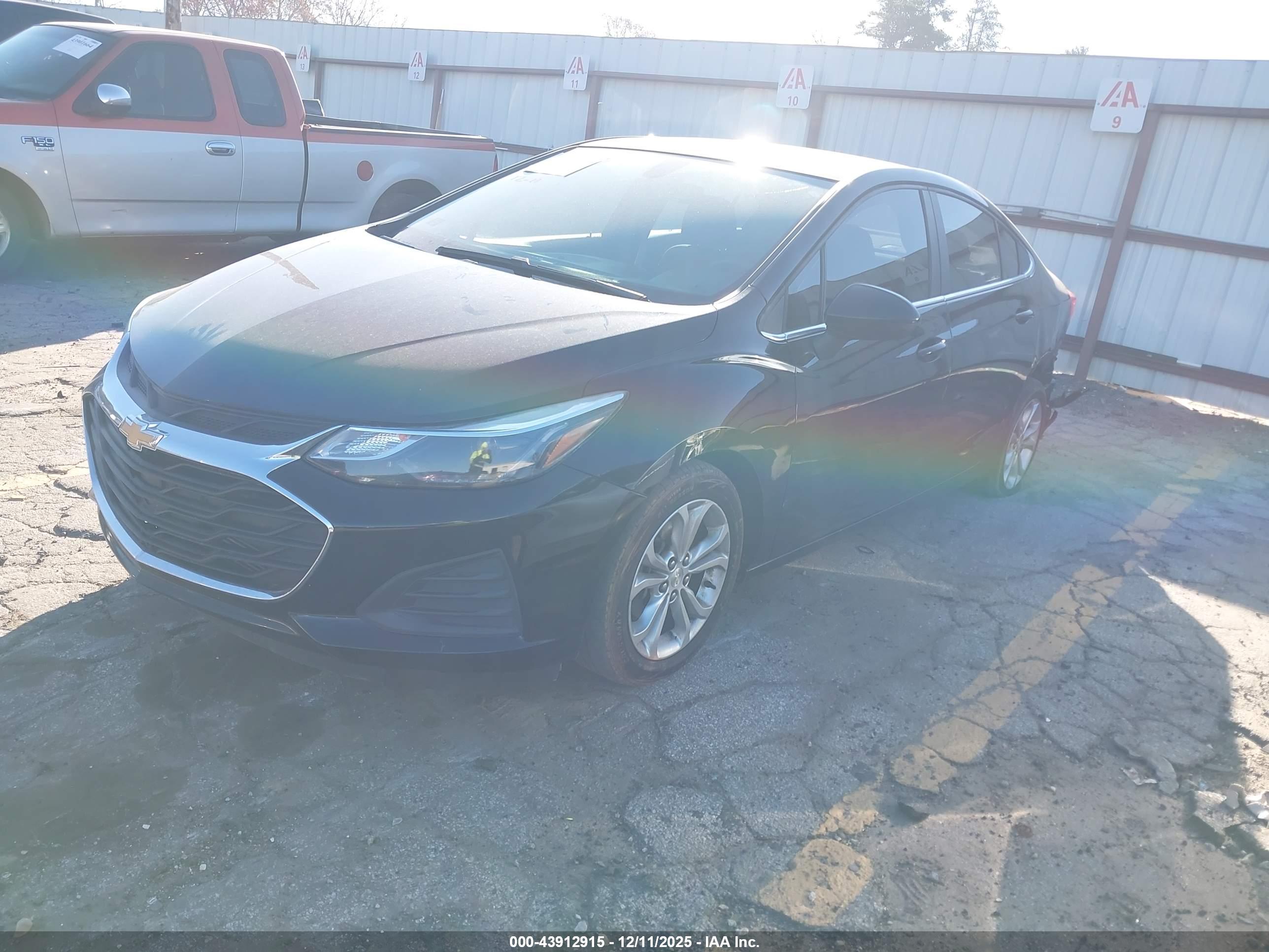 CHEVROLET CRUZE image 2