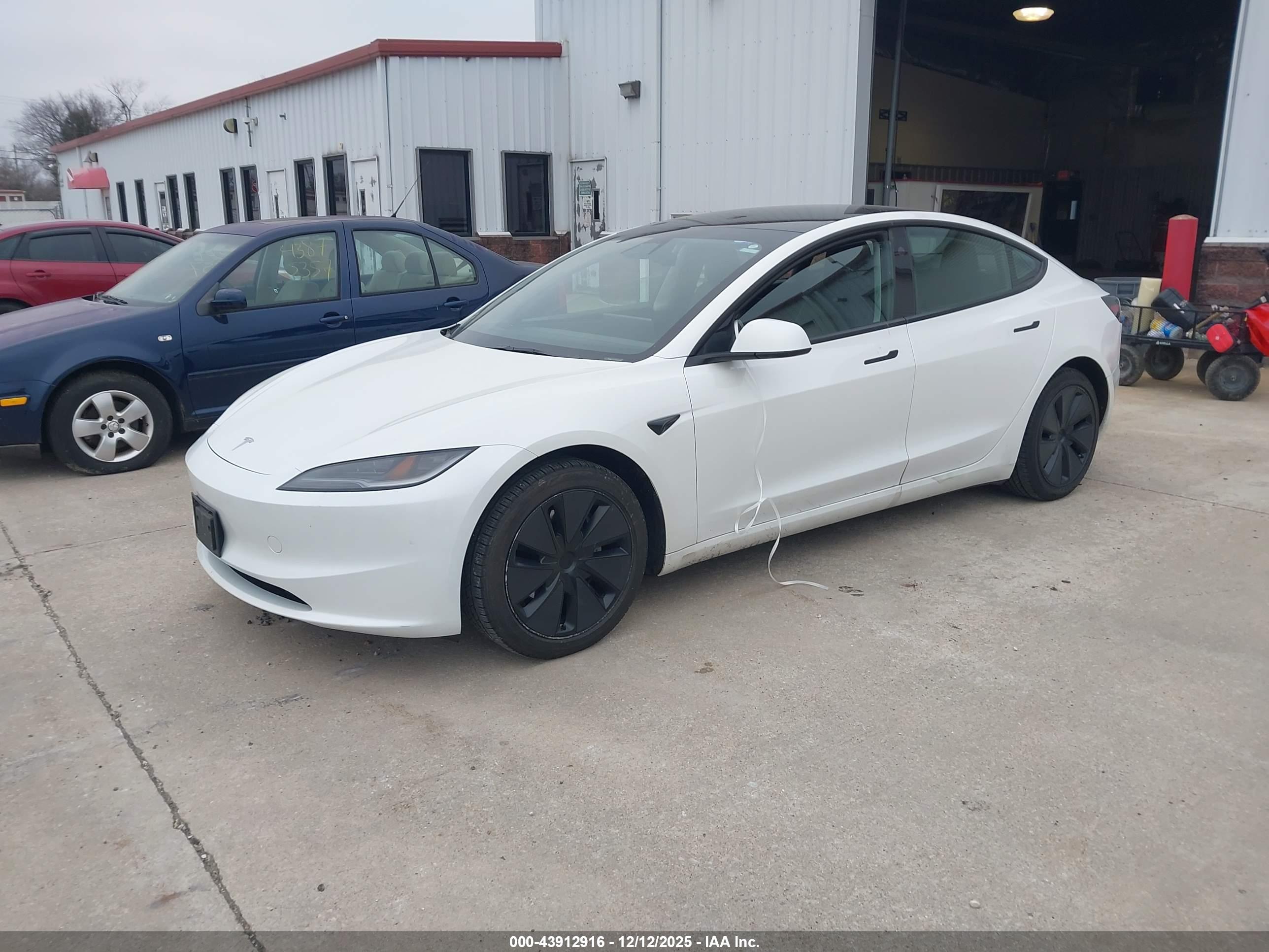 TESLA MODEL image 2