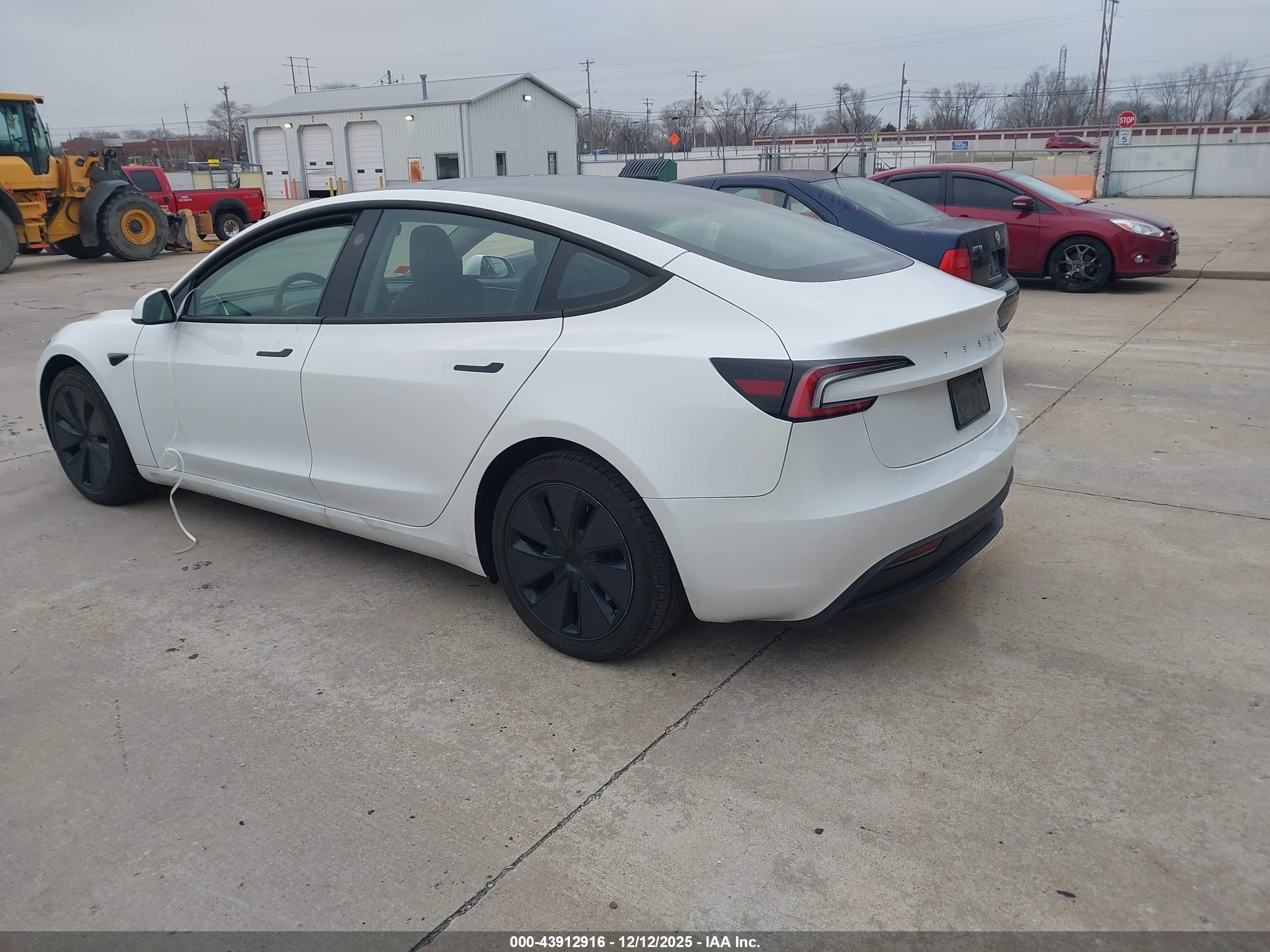 TESLA MODEL image 3
